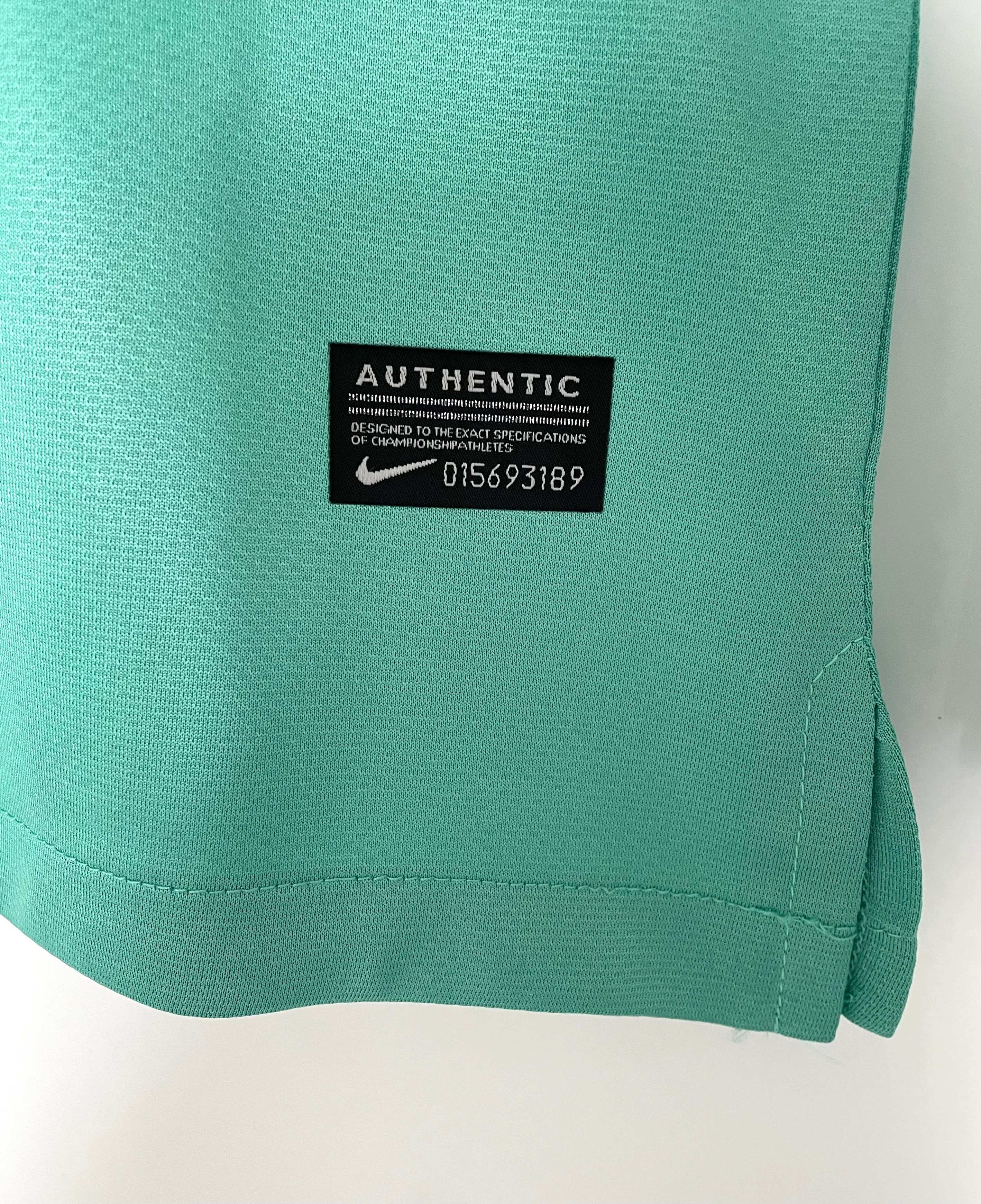 2010-11 Barcelona Away Long-Sleeve Retro Jersey view 6