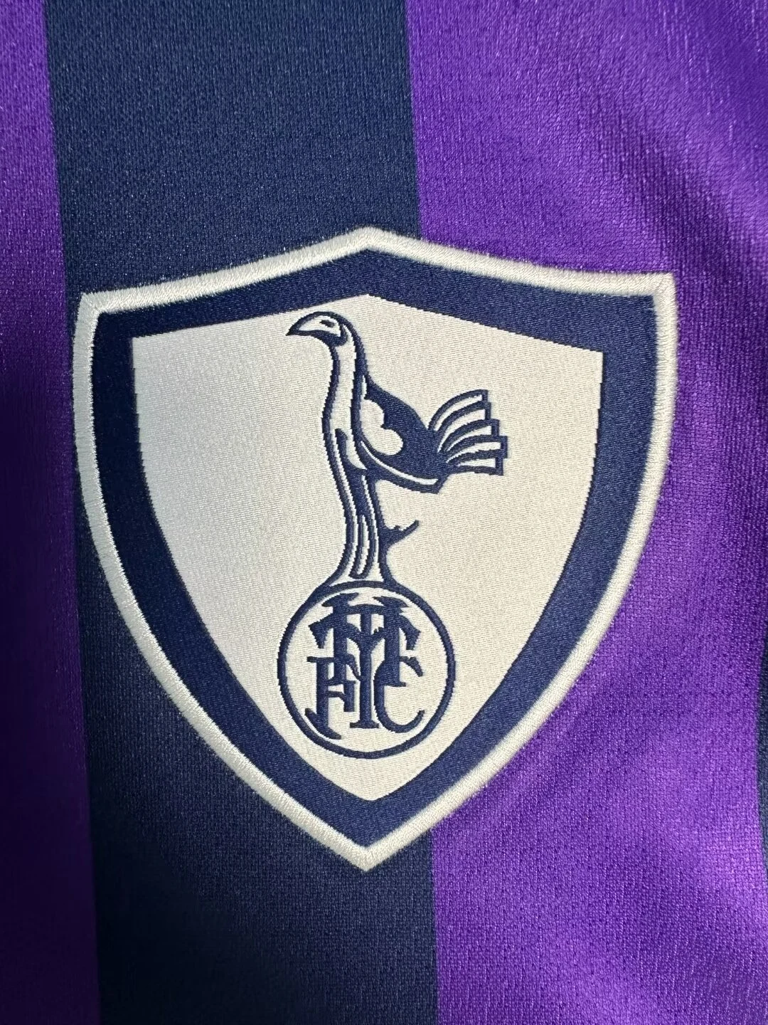 1995-97 Tottenham Hotspur Away Retro Kit view 4
