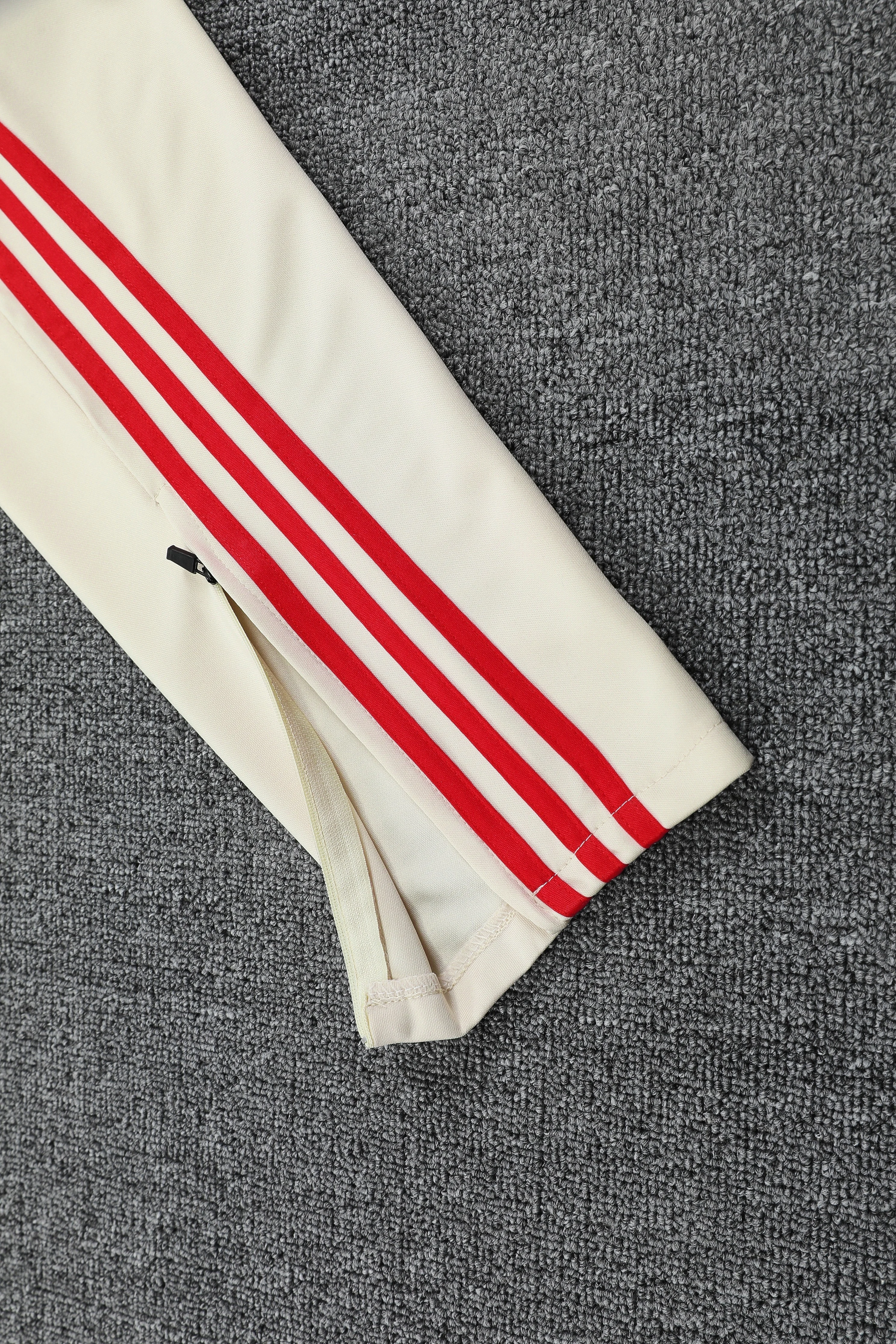 2025-26 Bayern Munich off-white training hooded jersey view 15