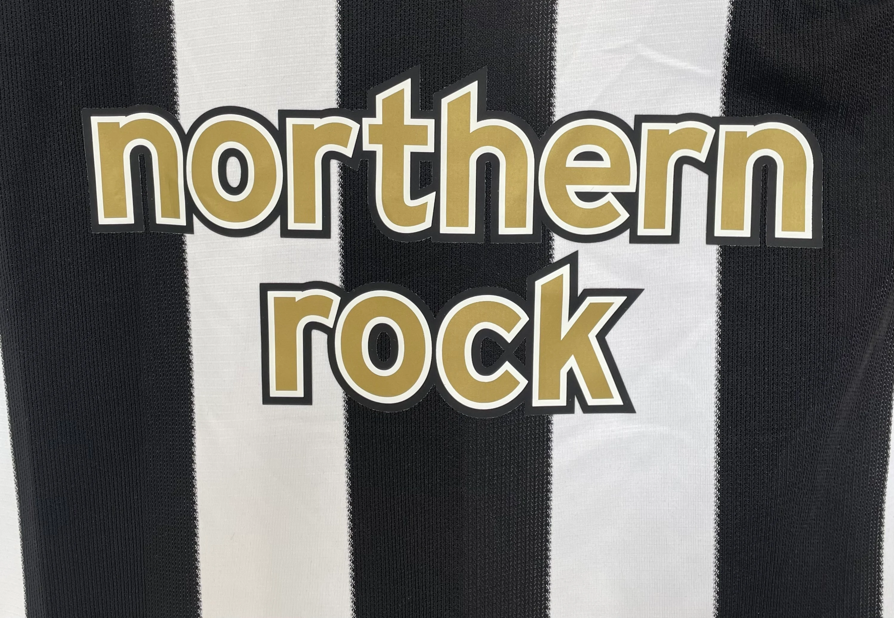 2005-06 Newcastle United Home Retro Jersey view 5