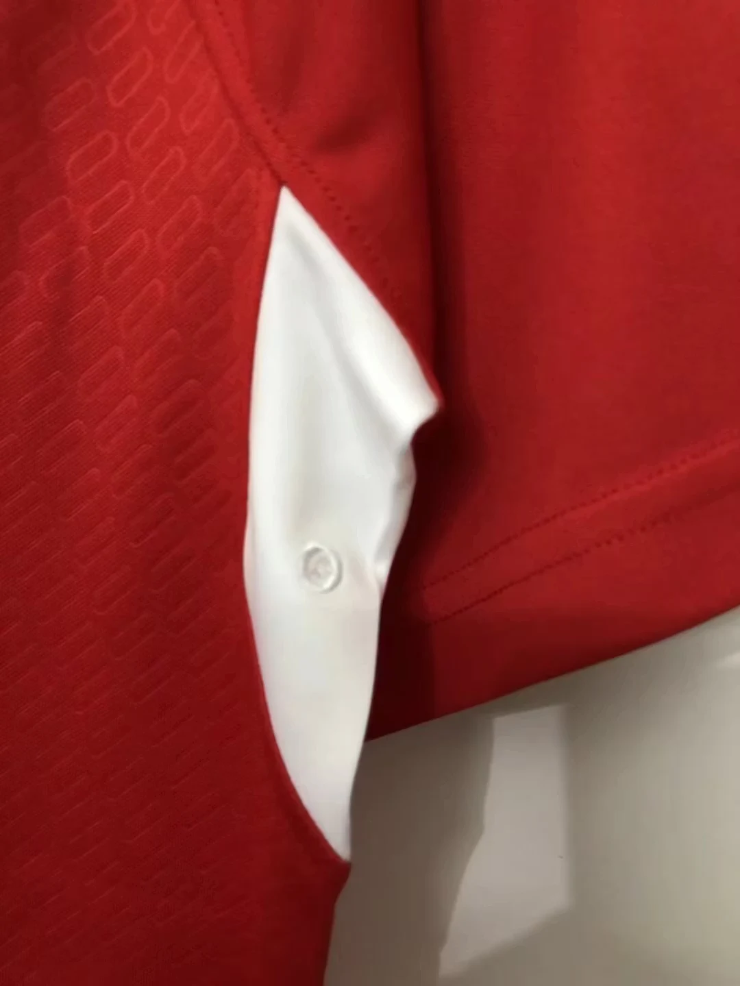 2004-05 Liverpool Home Retro Jersey view 5