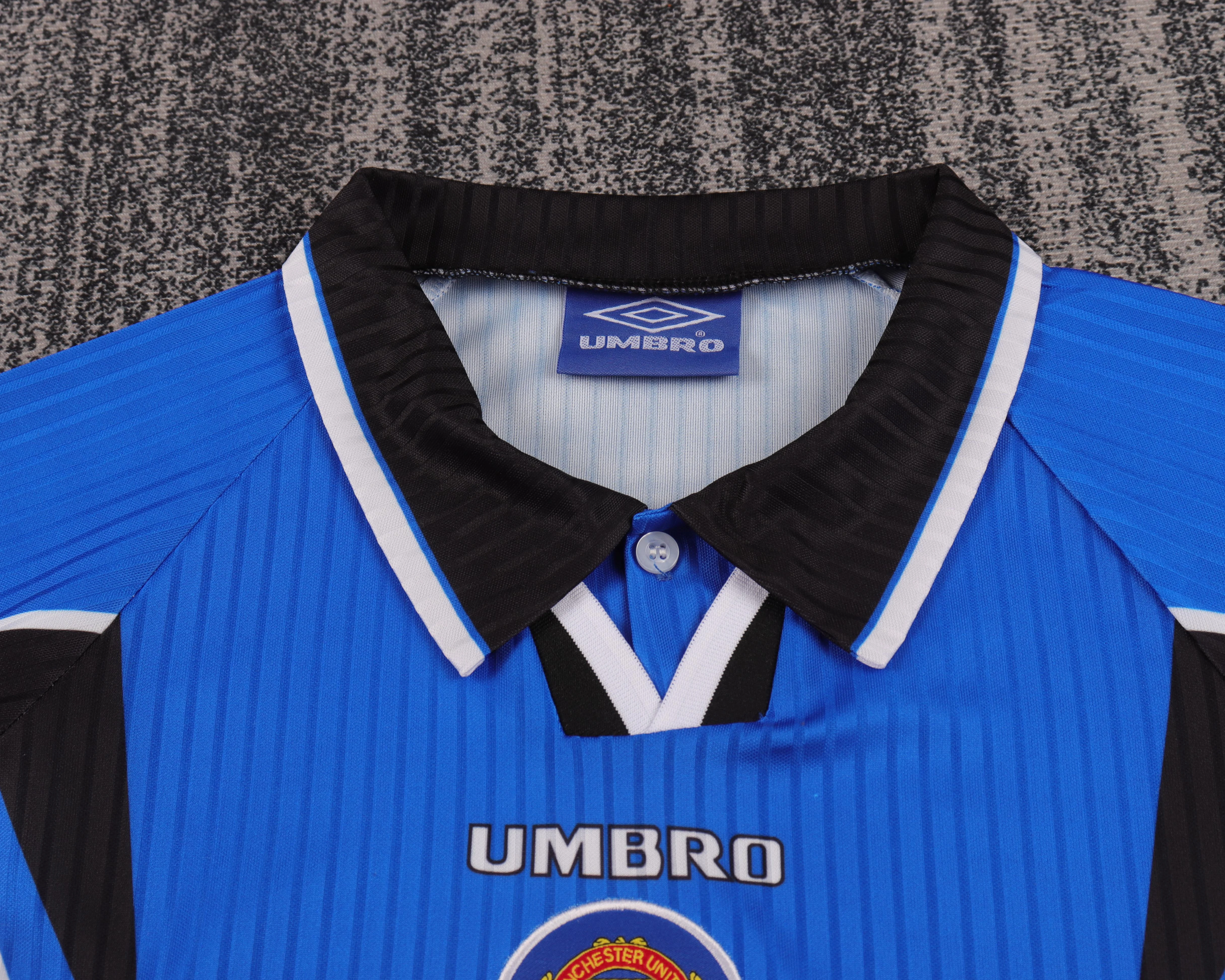 1996-98 Manchester United Away Shirt - Kids Sizes view 14