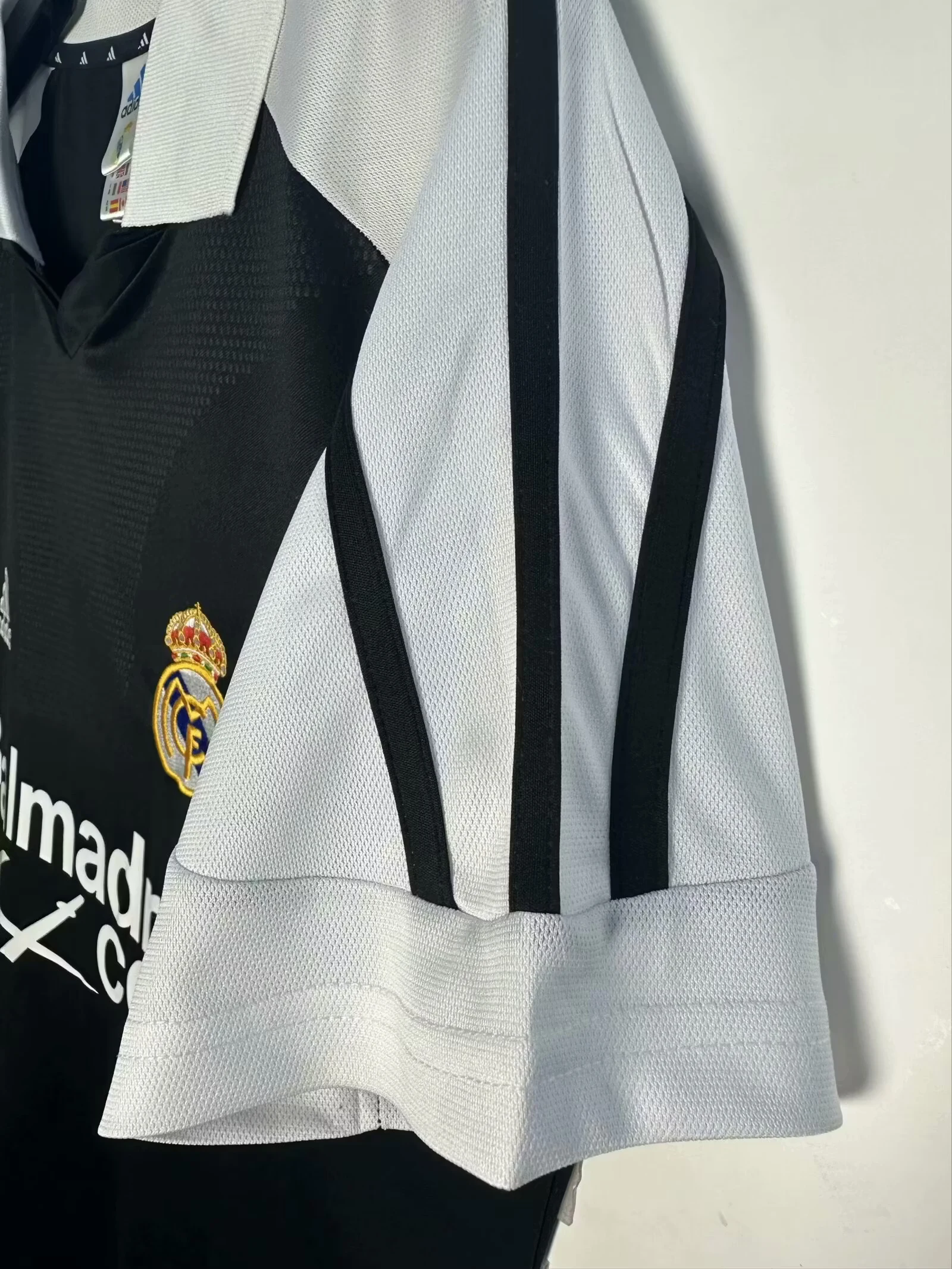 2001-02 Real Madrid Away Retro Jersey view 6