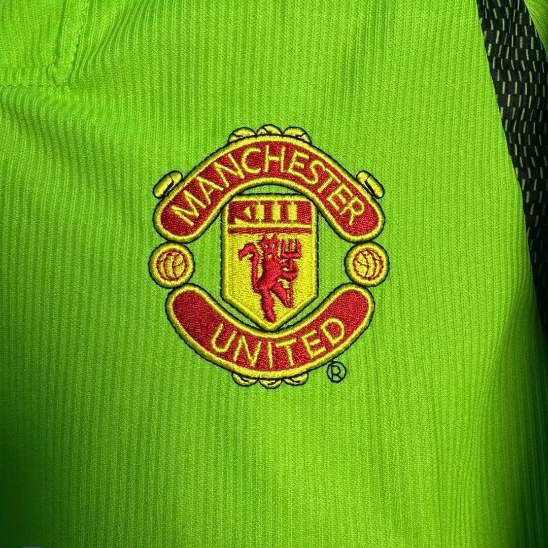 1998-99 Manchester United Green Goalkeeper Long Sleeve Retro Shirt view 7