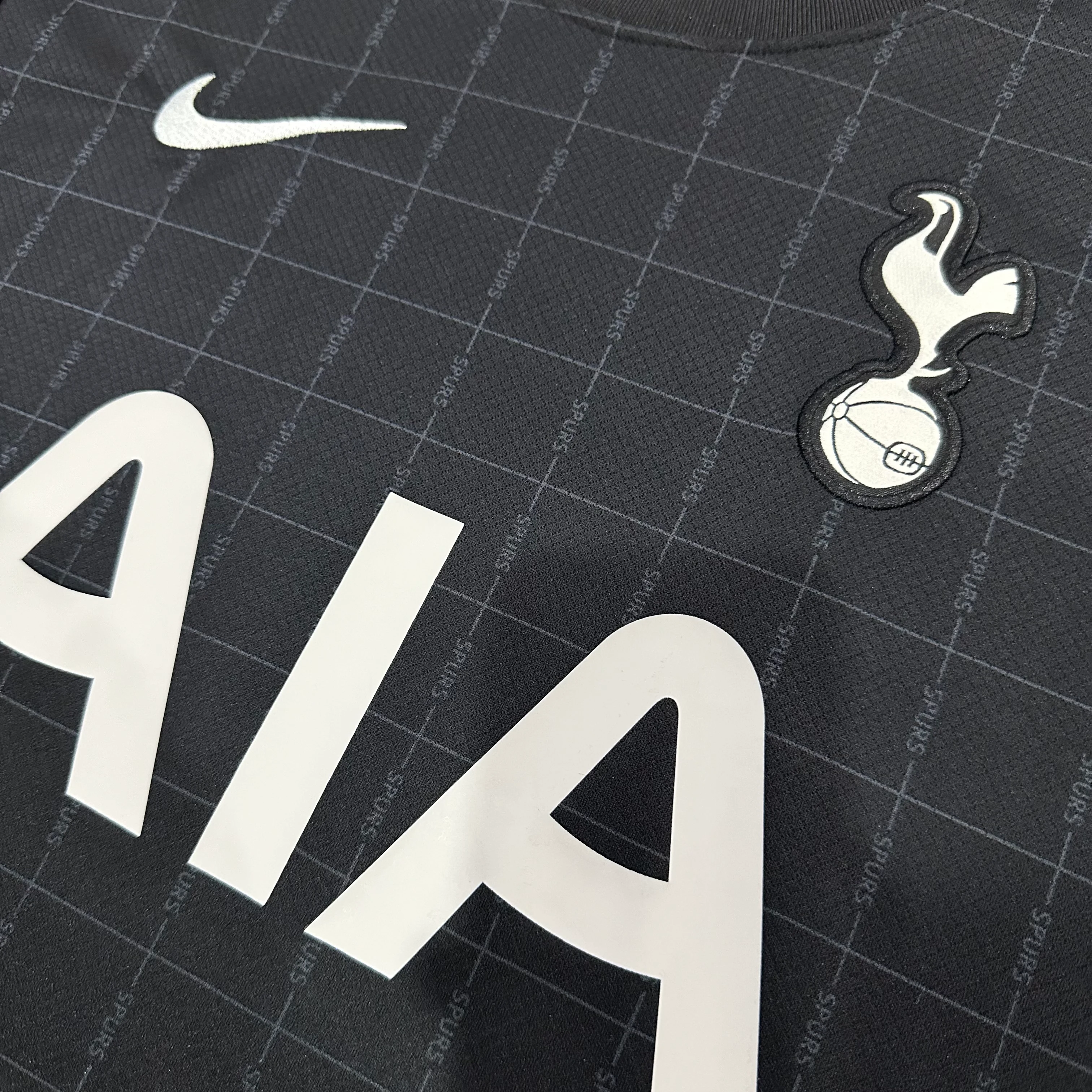 2025-26 Tottenham Hotspur Away Kit view 3