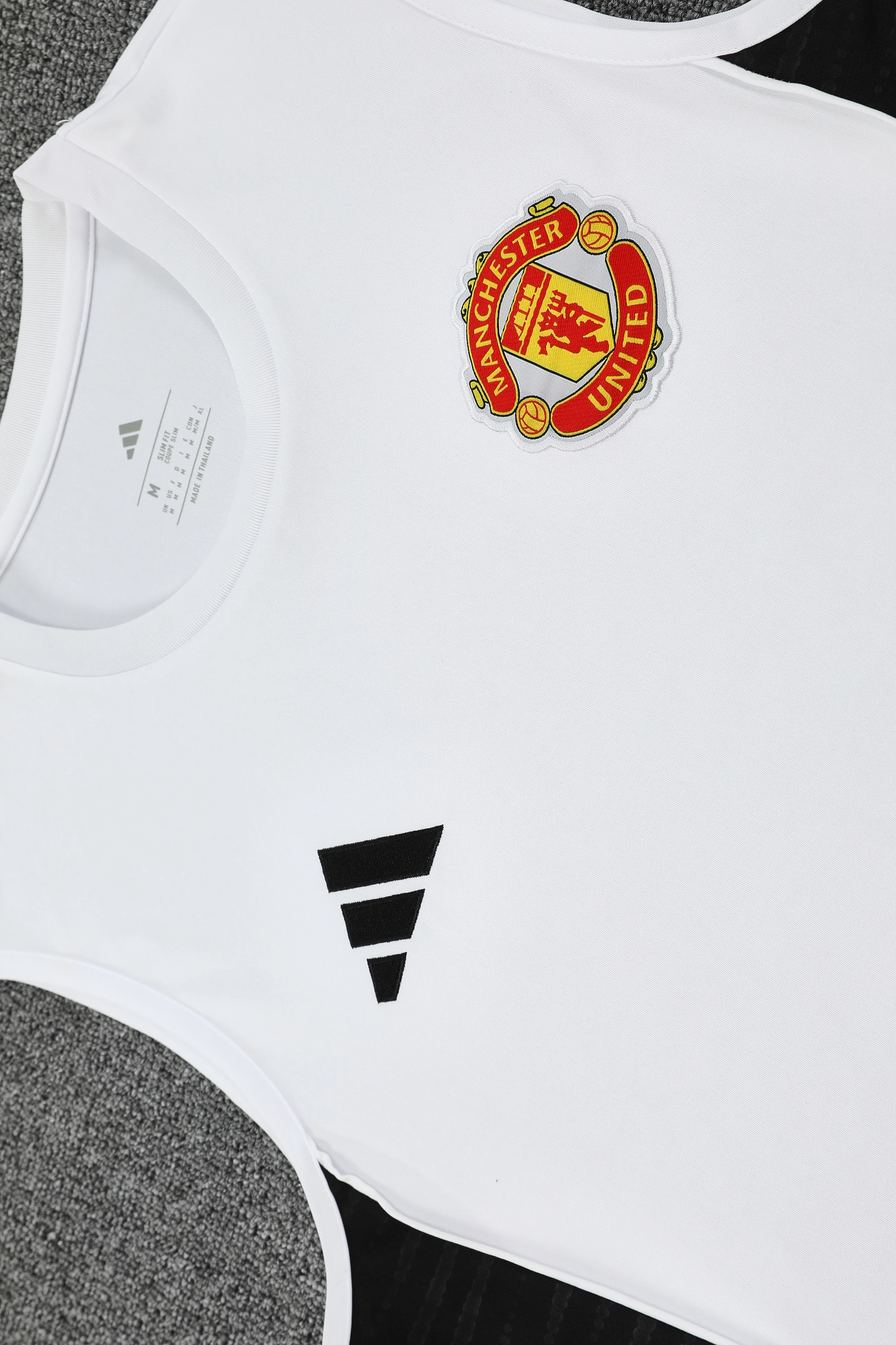 2025-26 Manchester United training vest jersey view 3