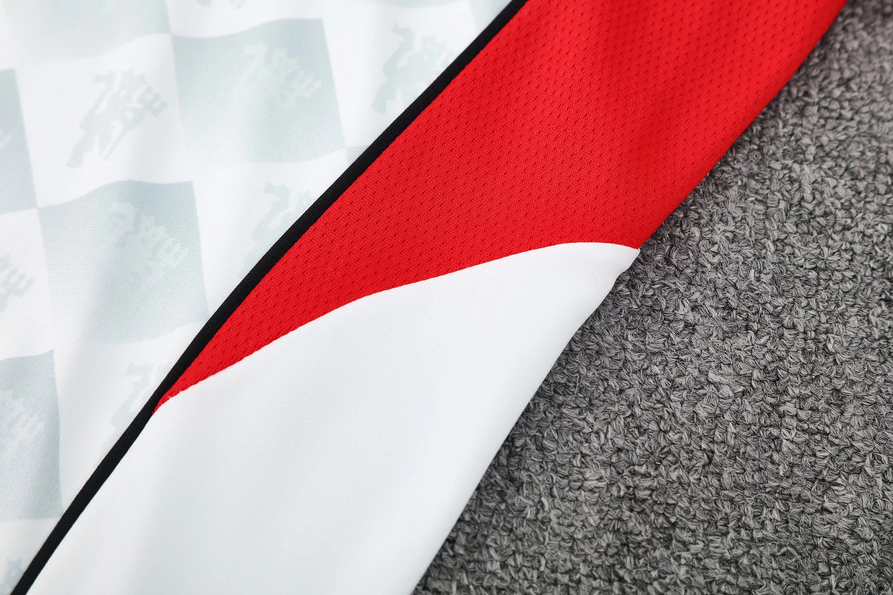 2025-26 Manchester United white short-sleeved training jersey view 9
