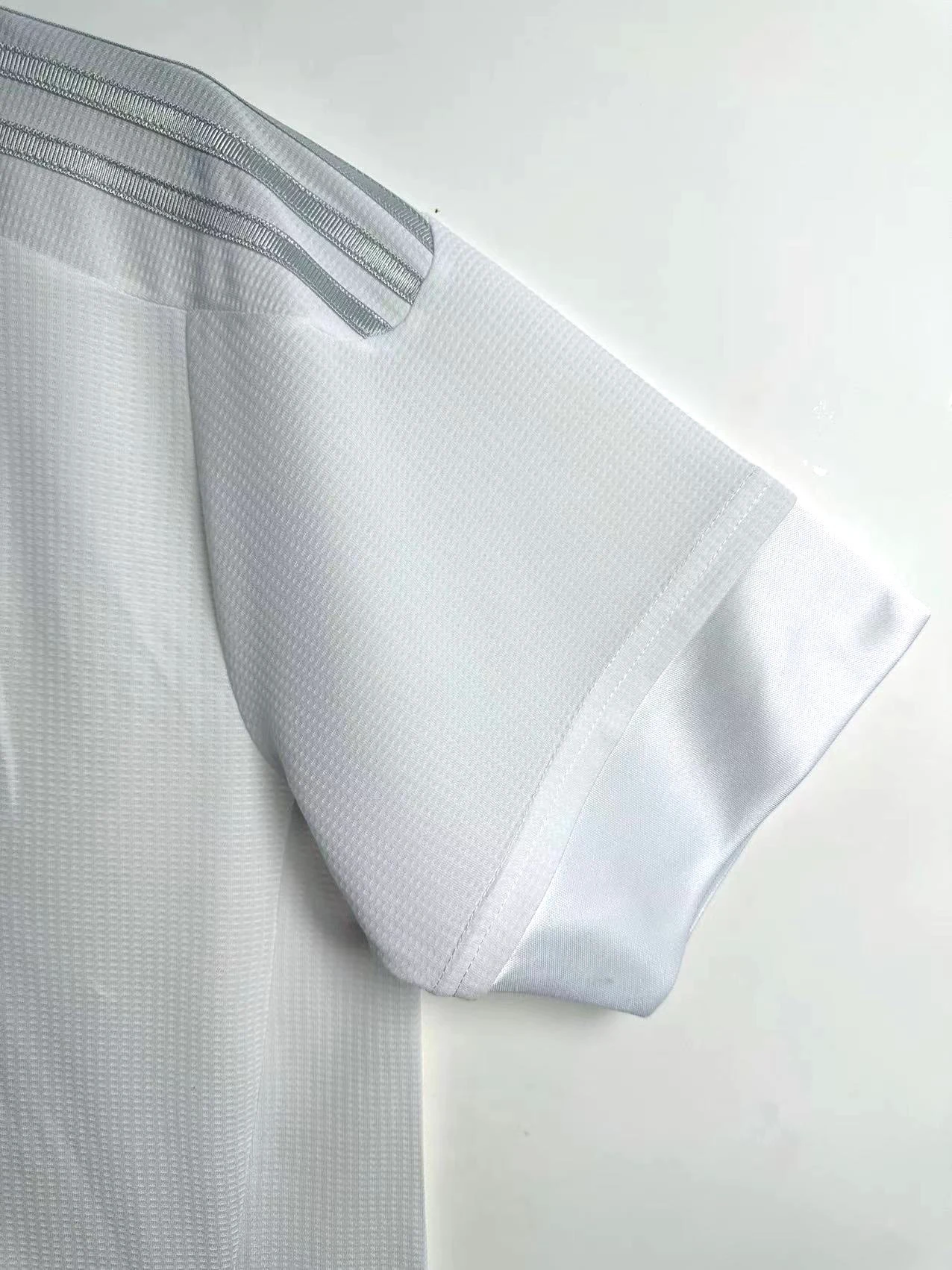 2015-16 Real Madrid Home Retro Jersey view 9
