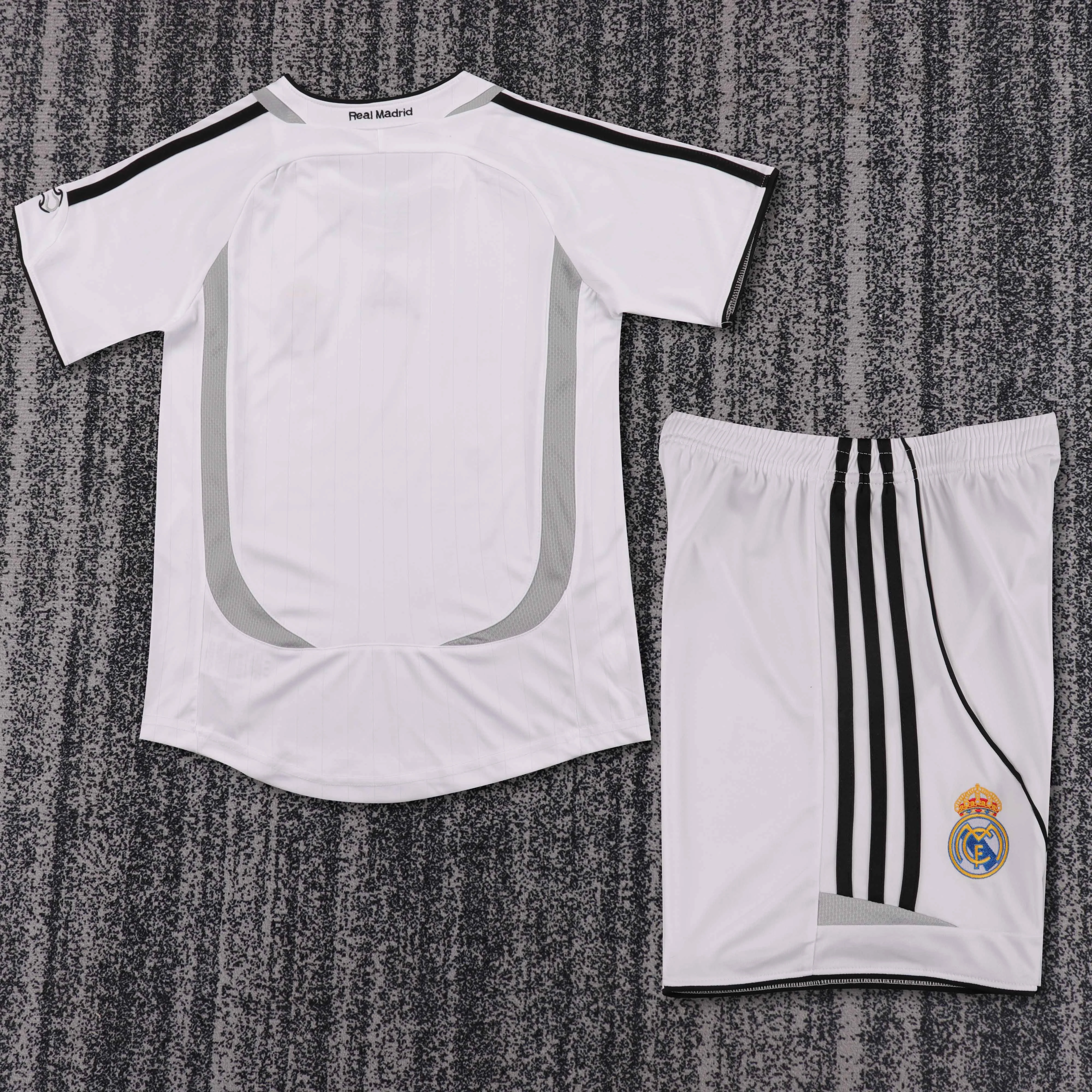 2006-07 Real Madrid Home Retro Shirt - Kids Sizes view 2