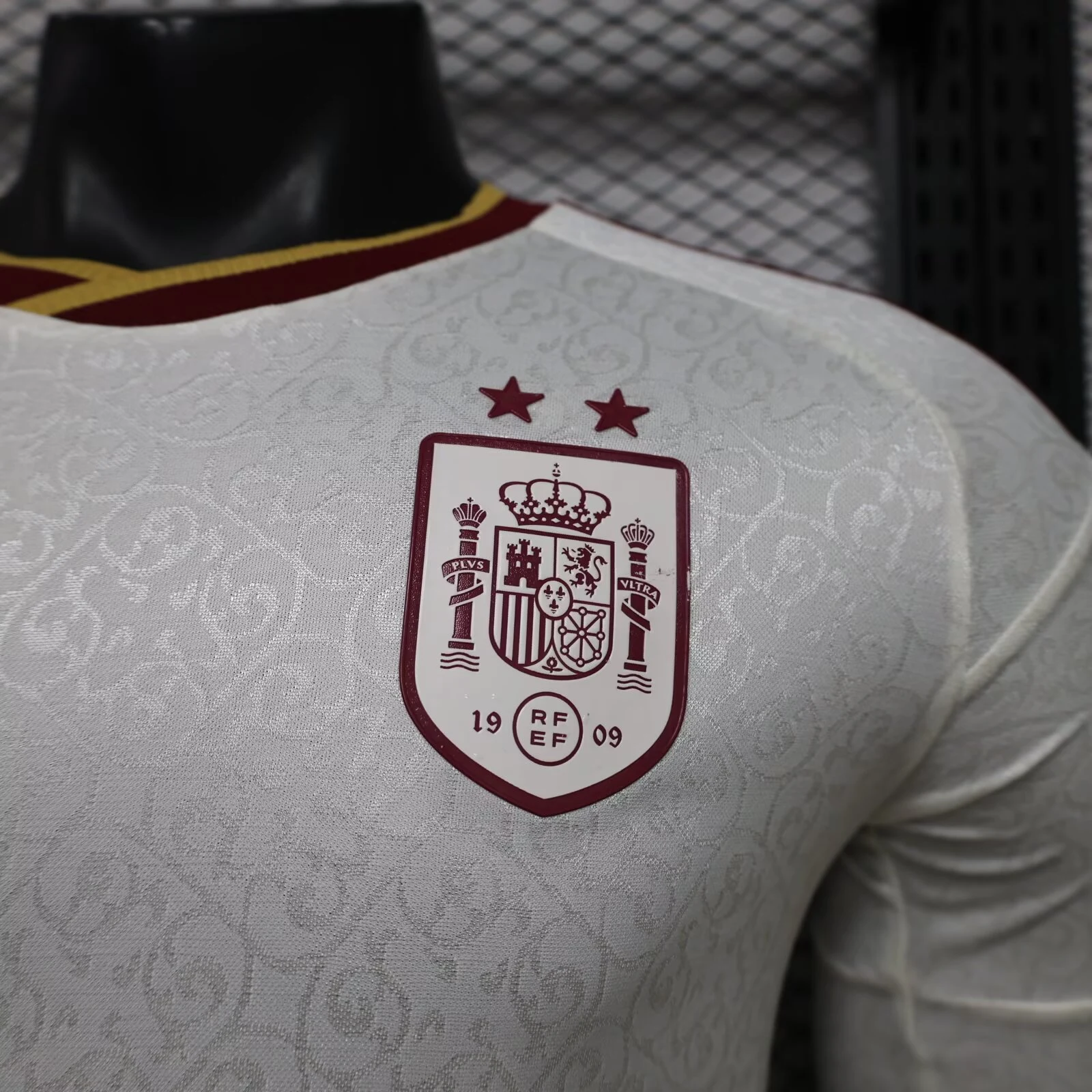 2026-27 Spain Away Long-Sleeve Jersey (with Two Stars) – Player Version view 5