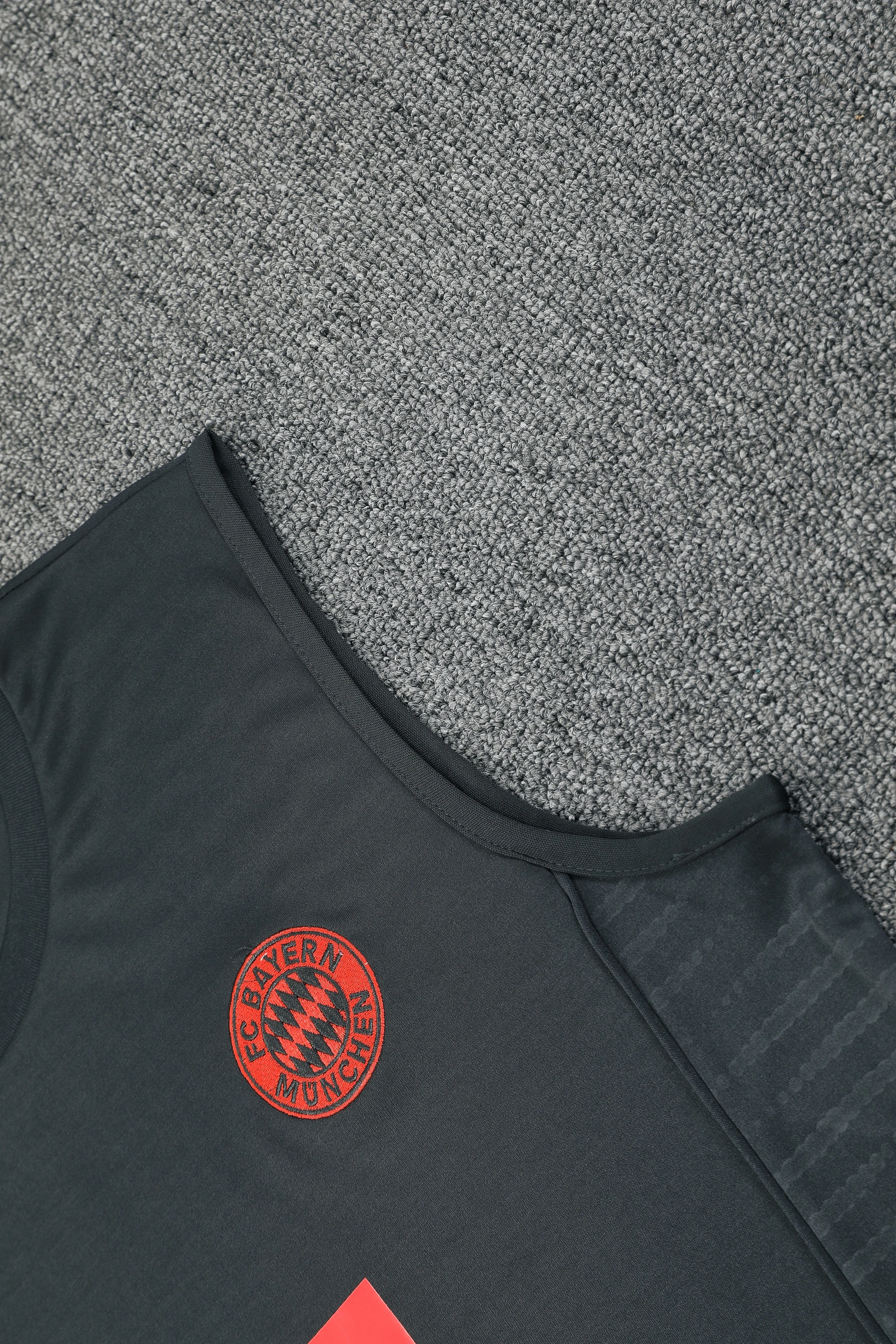 2025-26 Bayern Munich training vest jersey view 10