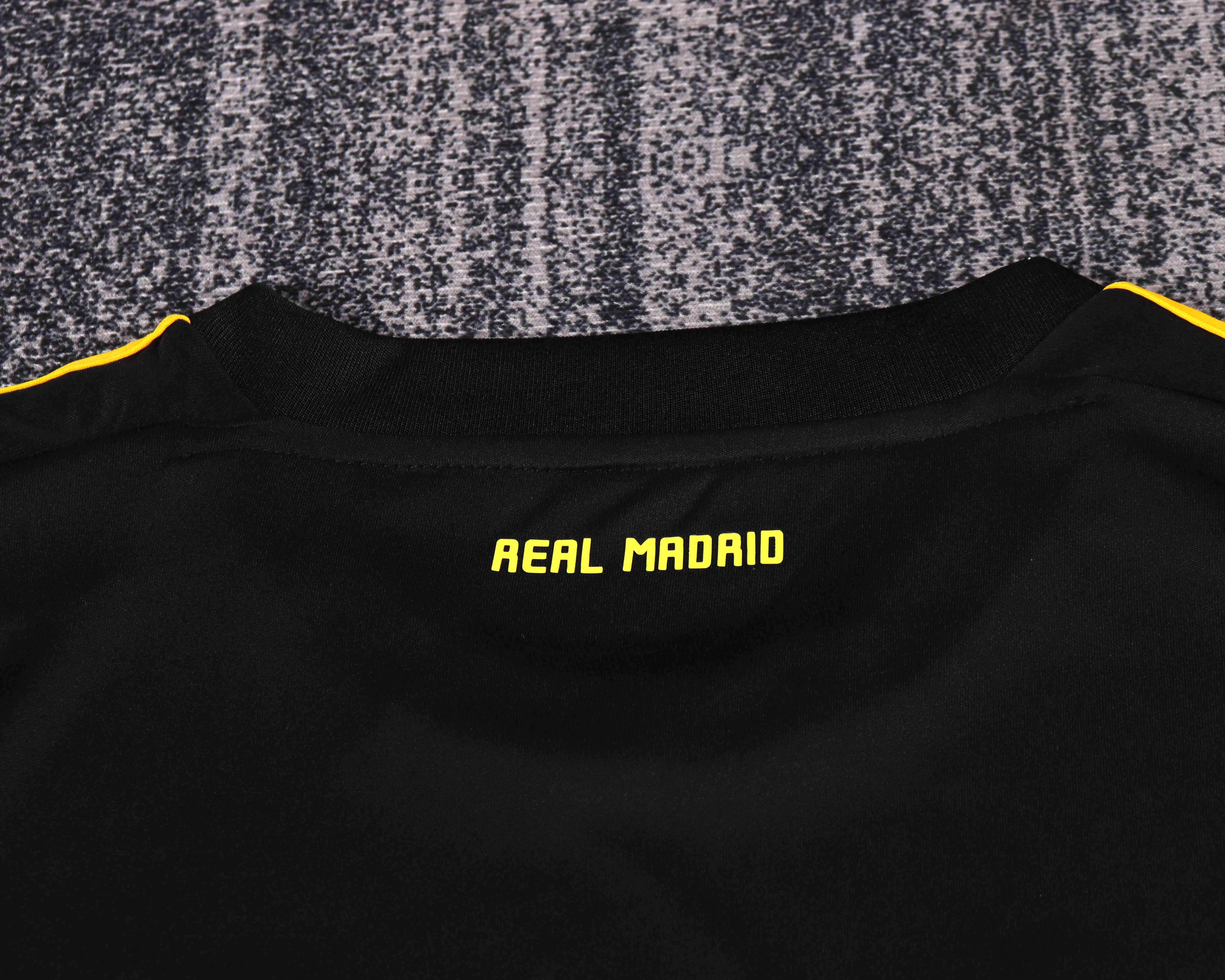 2011-12 Real Madrid Goalkeeper Retro Black Shirt - Kids view 4