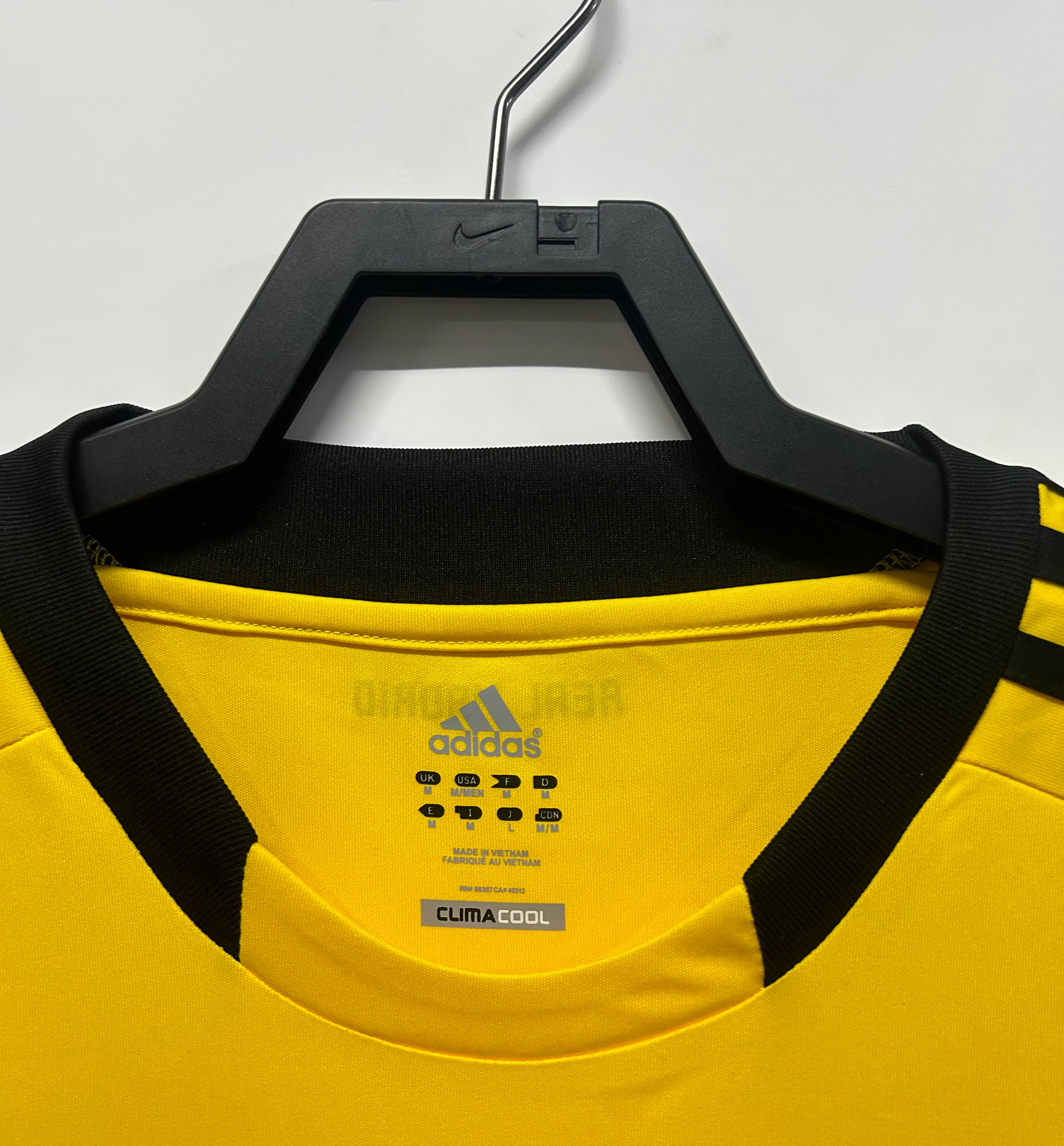 2011-12 Real Madrid Yellow Goalkeeper Retro Jersey view 7