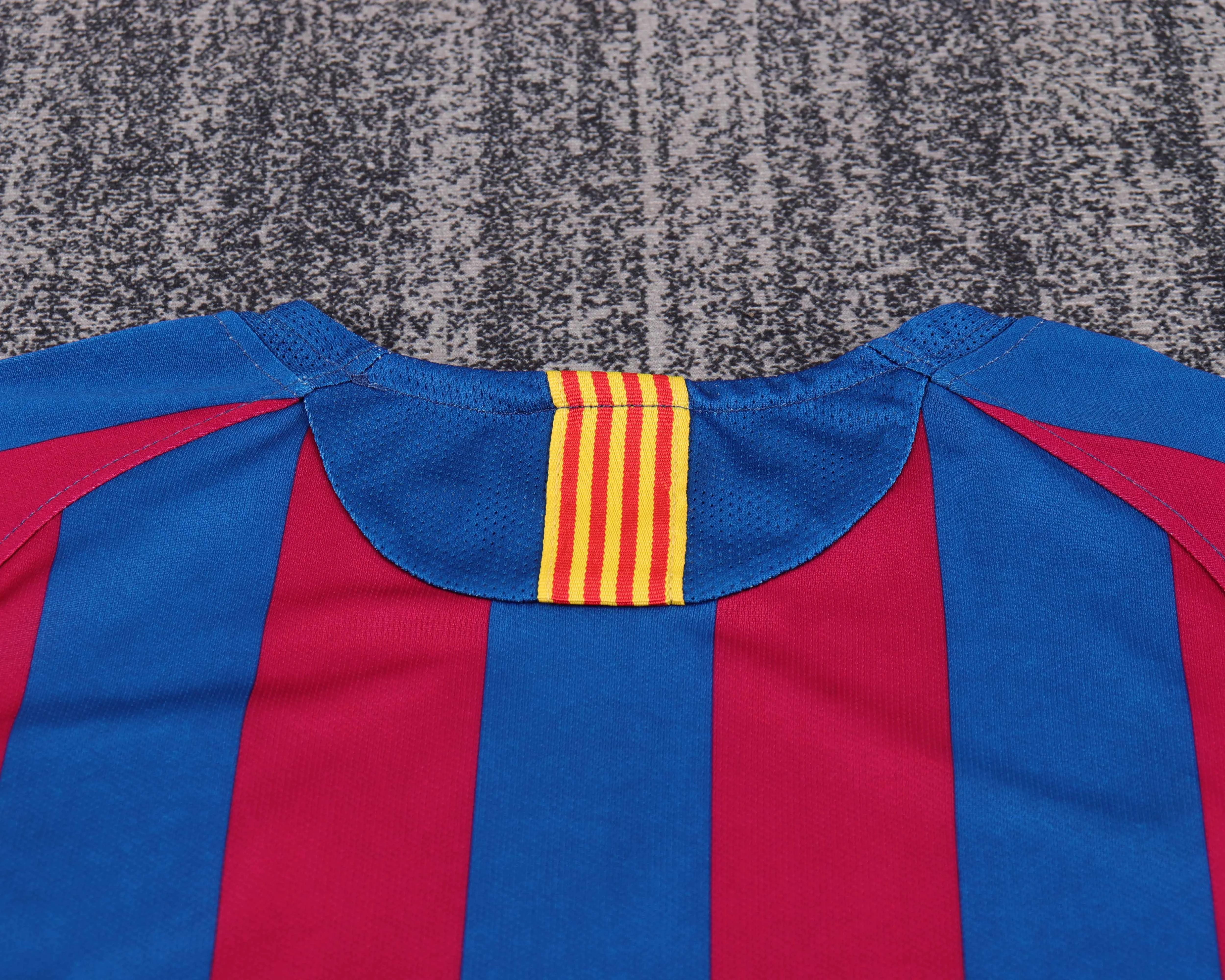 2005-06 Barcelona Home Edition Retro Shirt - Kids Size view 8