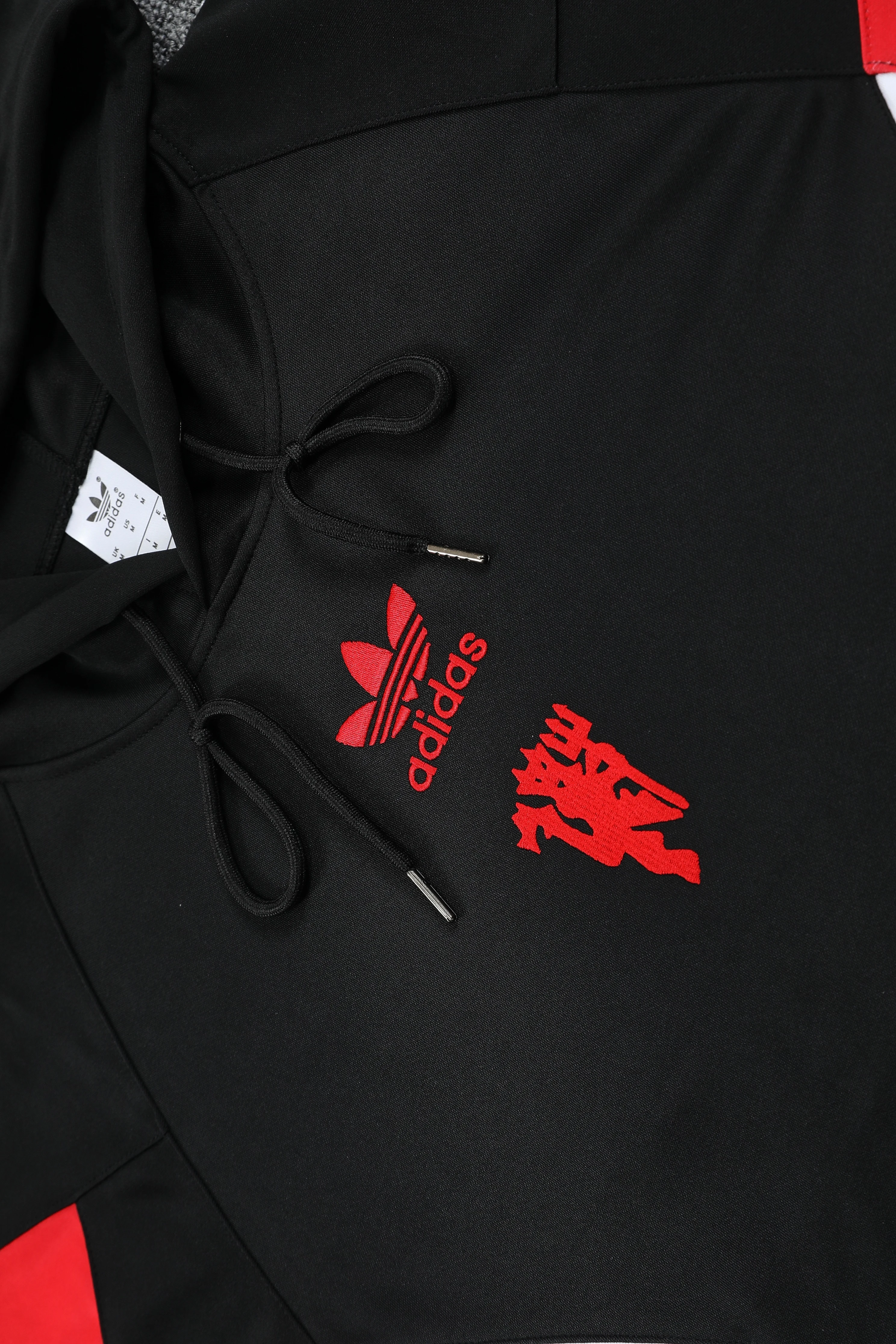 2025-26 Manchester United Black Training Hooded Jersey view 3