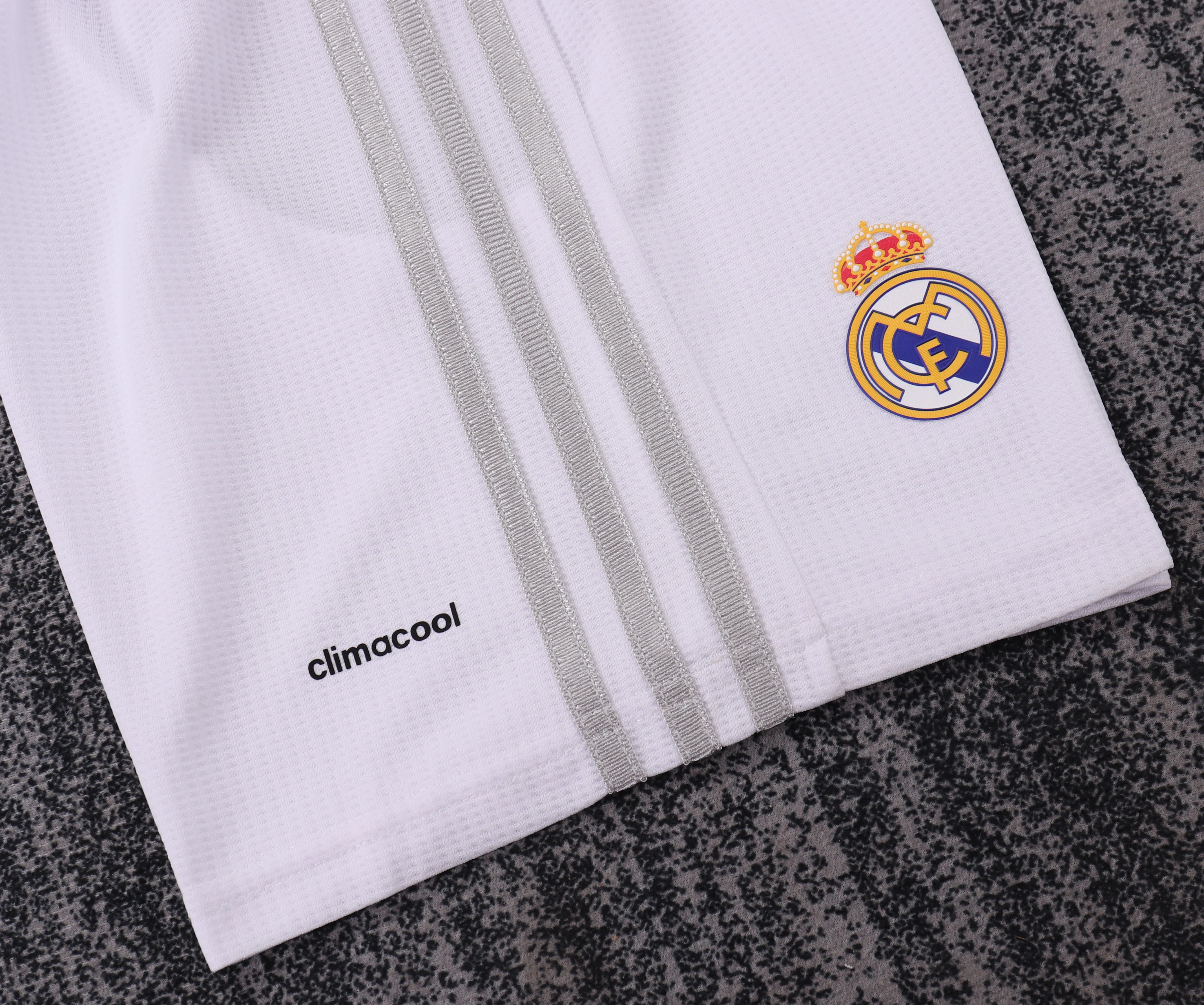 2015-16 Real Madrid Home Retro Shirt - Kids Sizes view 13