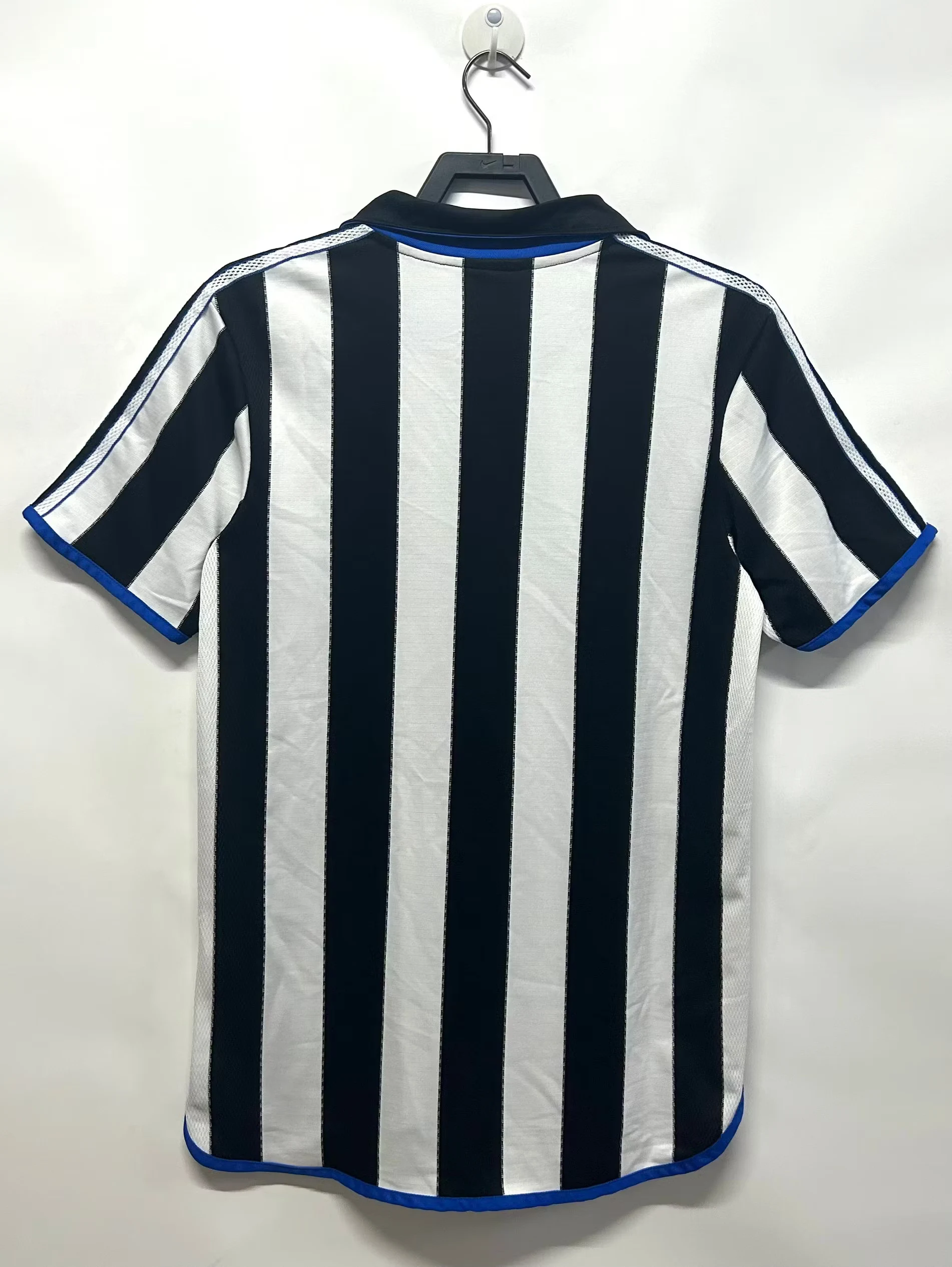 2000-01 Newcastle United Home Retro Jersey view 2
