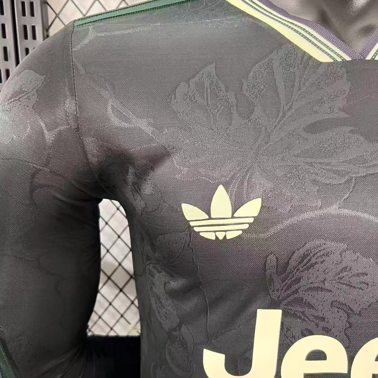 2025-26 Juventus Second Away Long-Sleeve Jersey - Player Version view 7