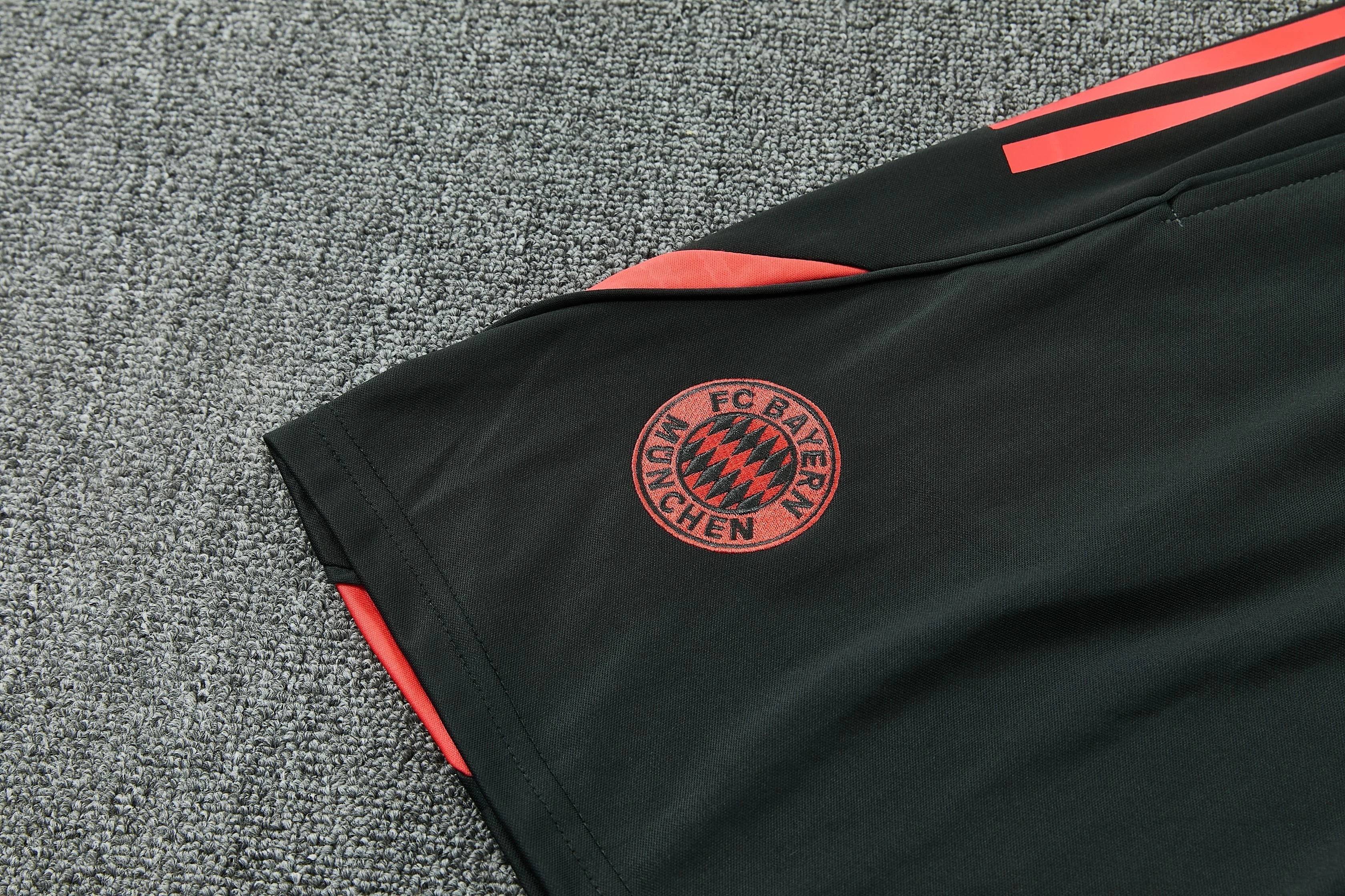 2025-26 Bayern Munich training vest jersey view 3