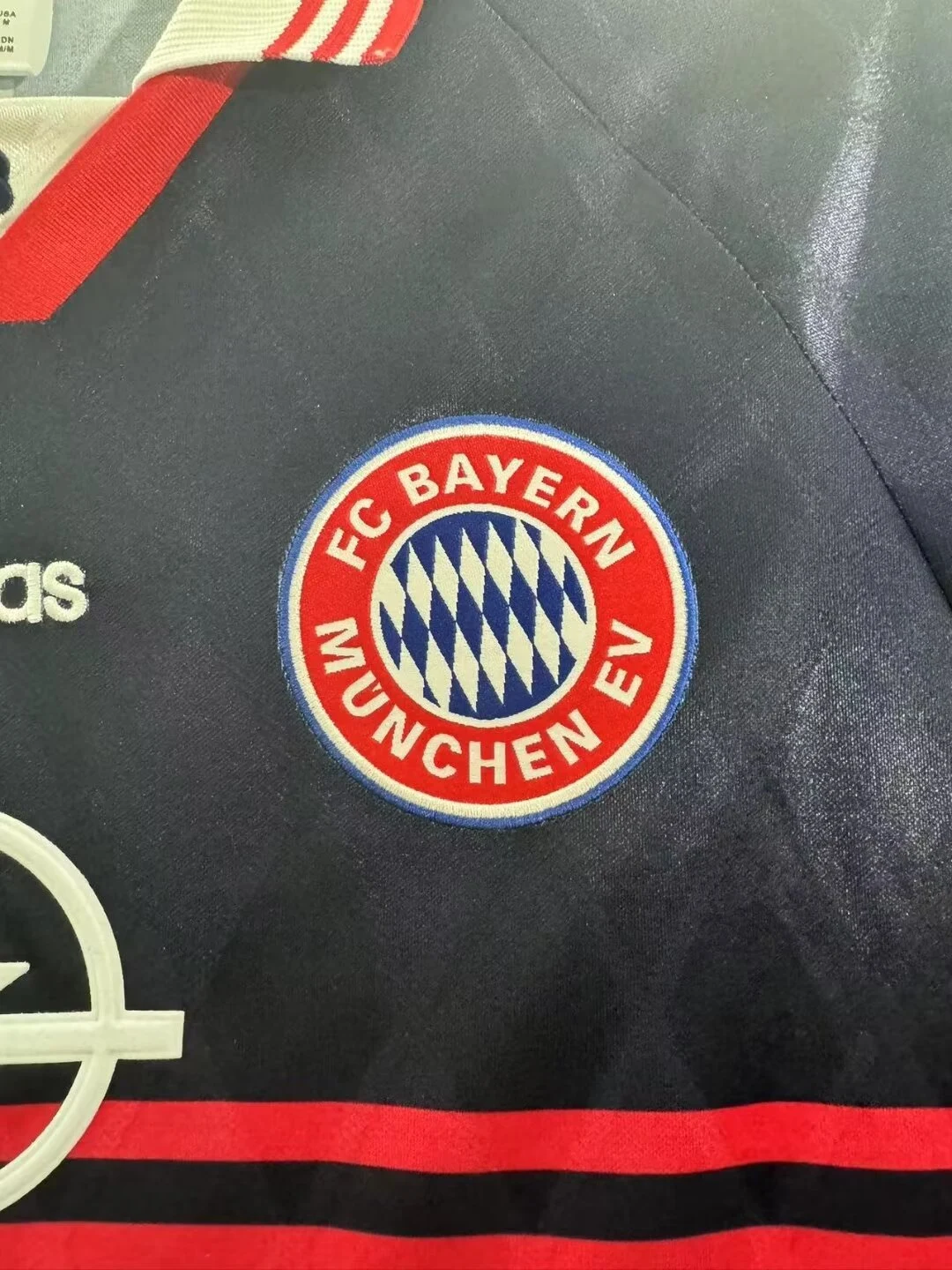 1997-99 Bayern Munich Home Retro Jersey view 4