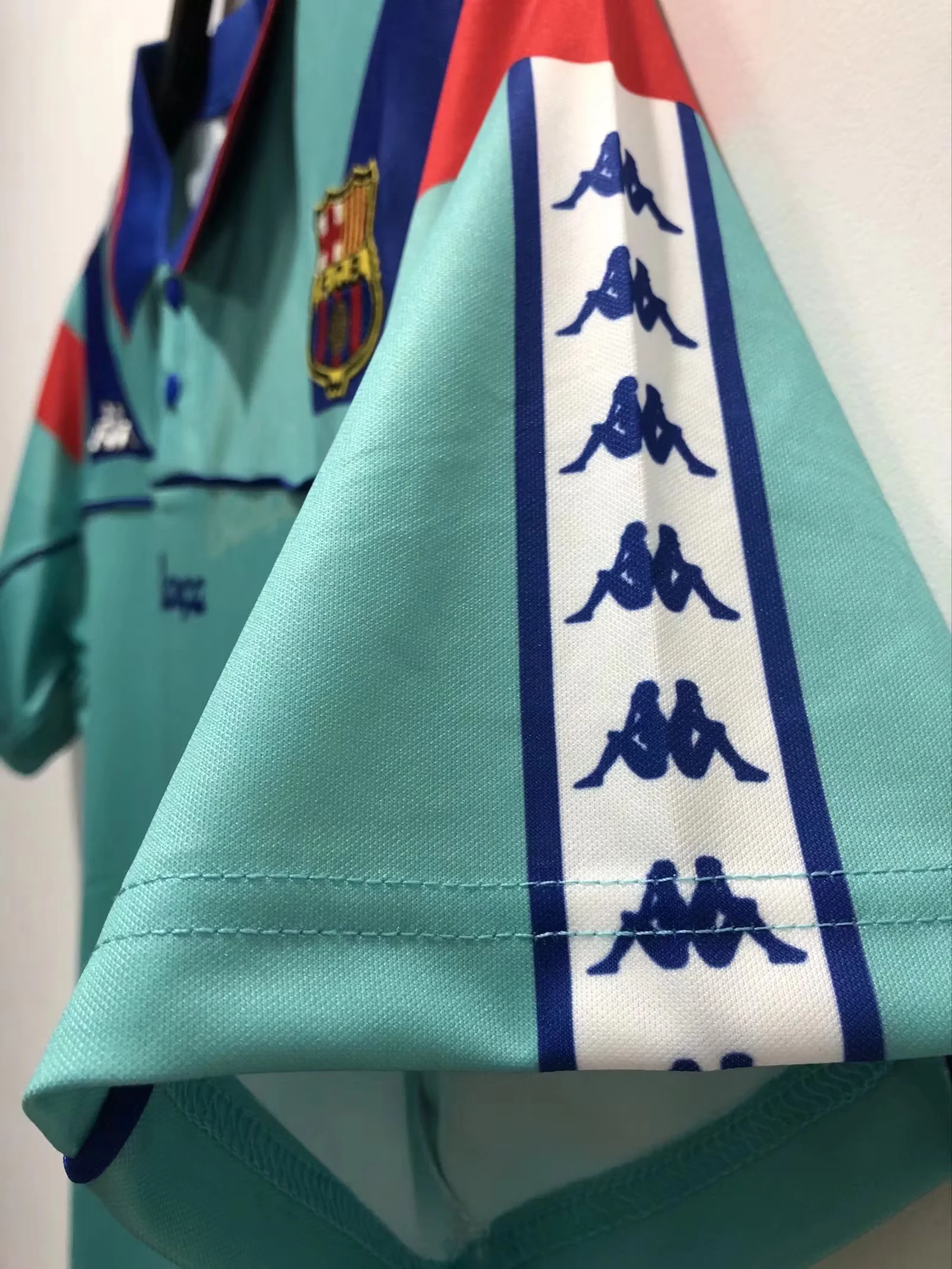 1992-95 Barcelona Away Retro Jersey view 7