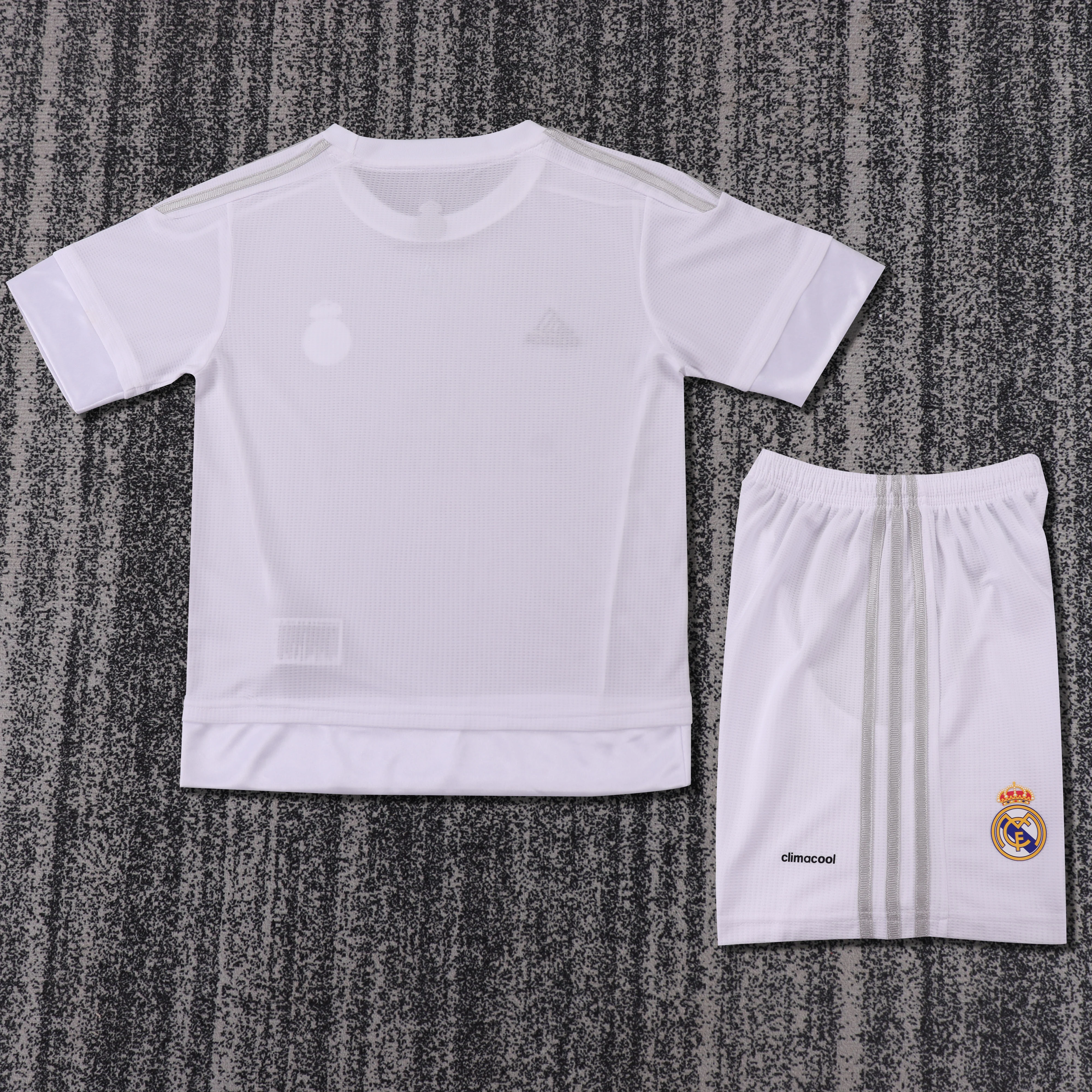 2015-16 Real Madrid Home Retro Shirt - Kids Sizes view 2