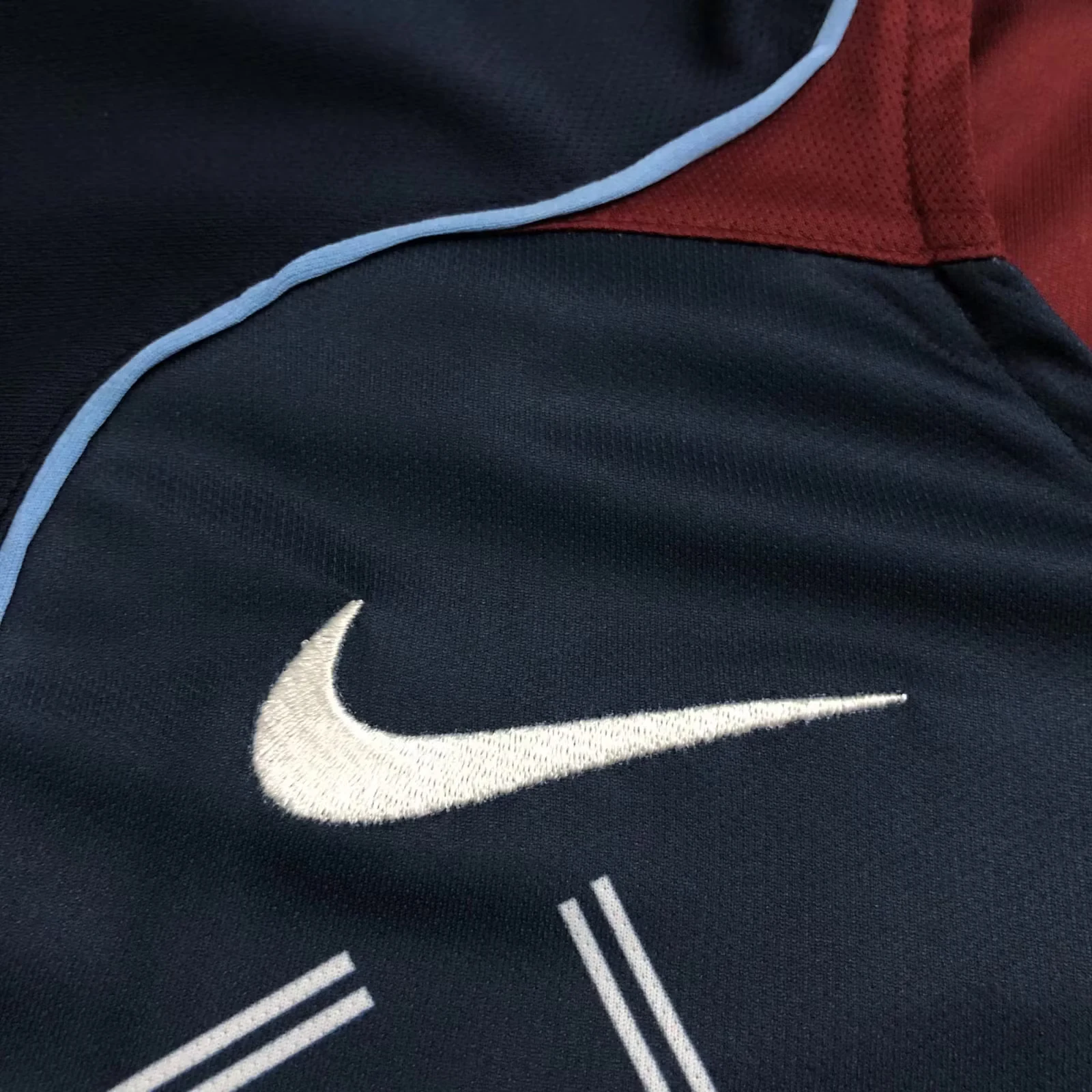 2004-05 Atletico Madrid Away Retro Jersey view 3