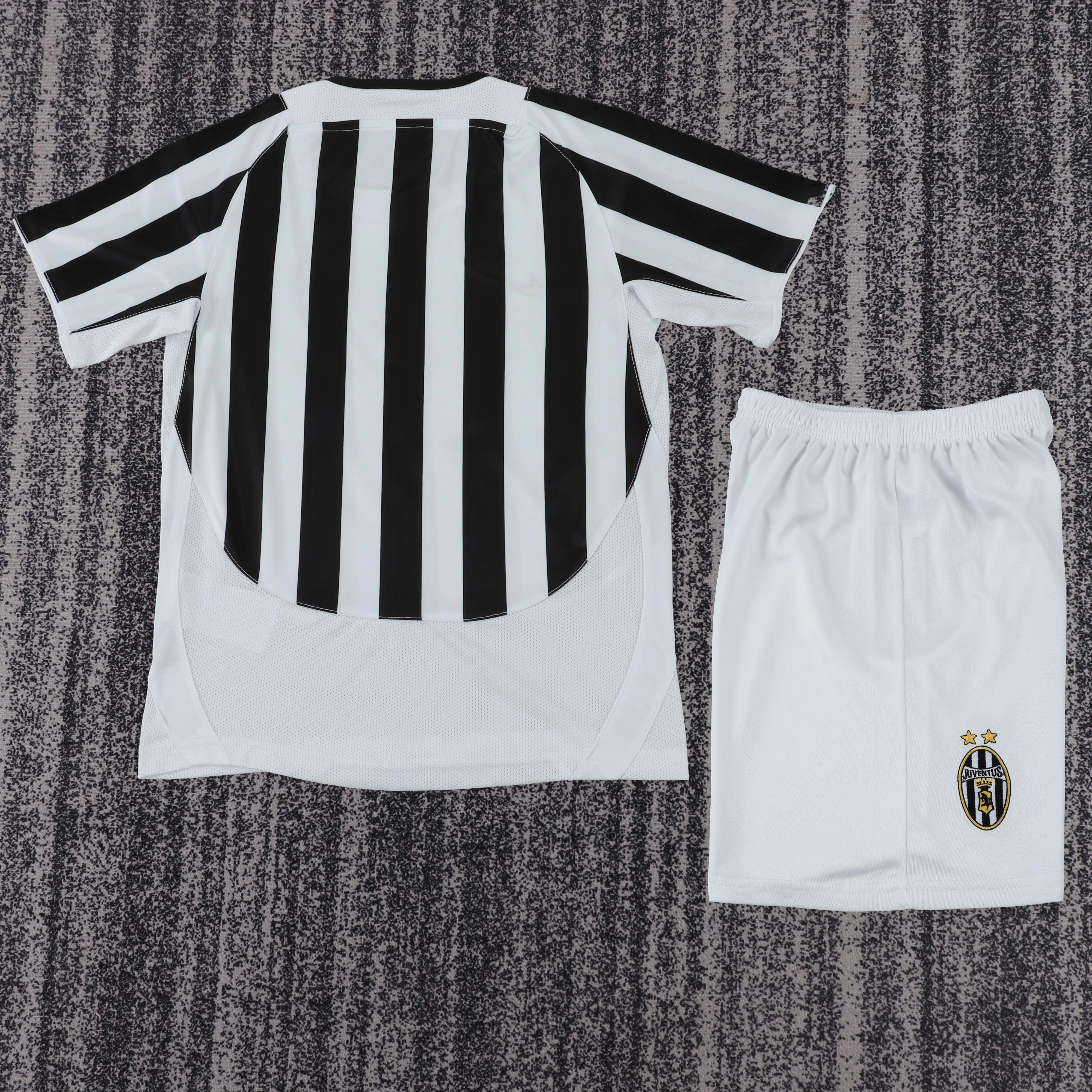 2003-04 Juventus Home Retro Jersey - Children's view 2