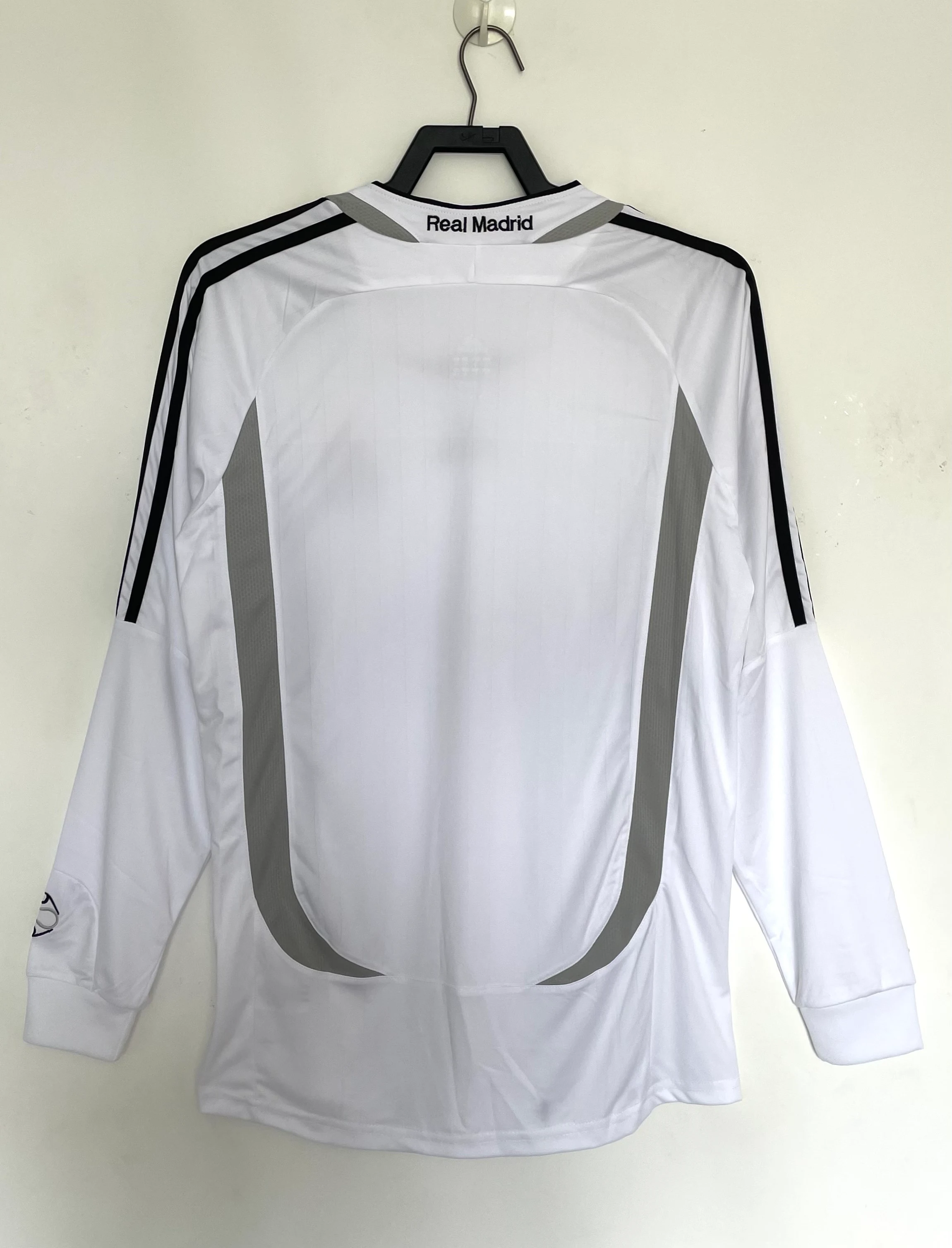 2006-07 Real Madrid Home Long-Sleeve Retro Jersey view 2