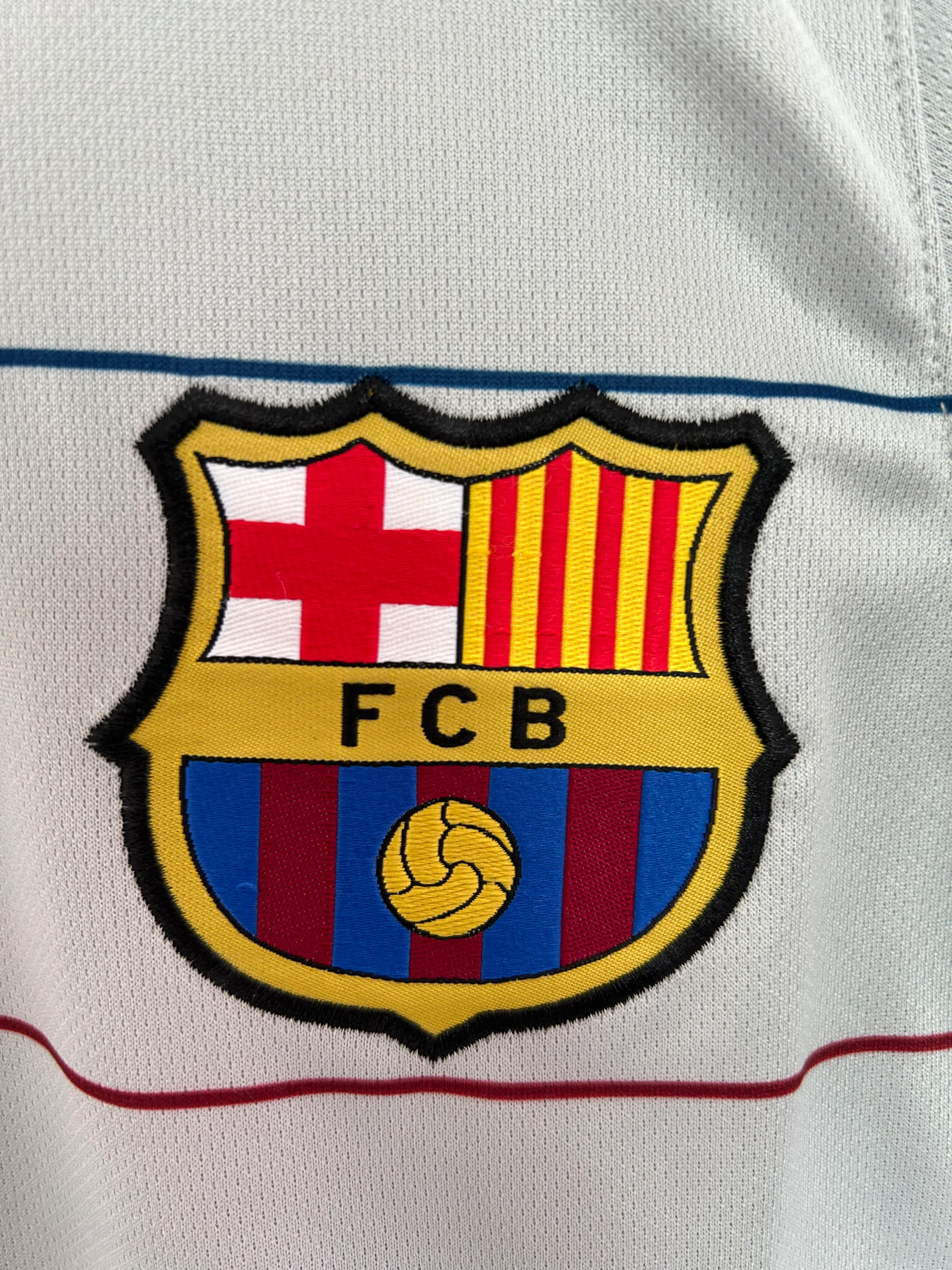 2003-04 Barcelona Away Retro Jersey view 4