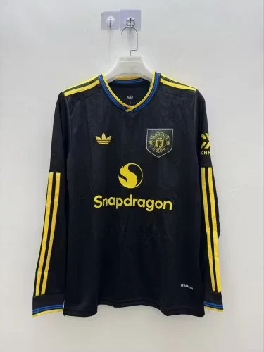 2025-26 Manchester United away long-sleeved second jersey.