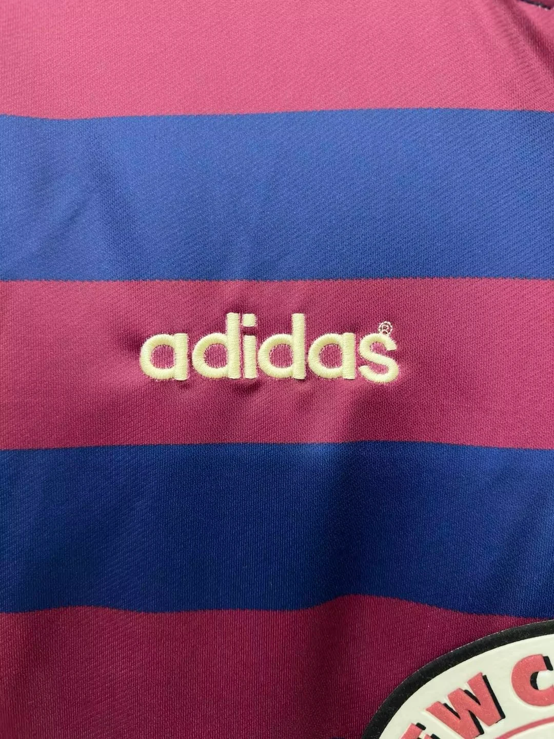 1995-97 Newcastle United Away Retro Shirt view 3