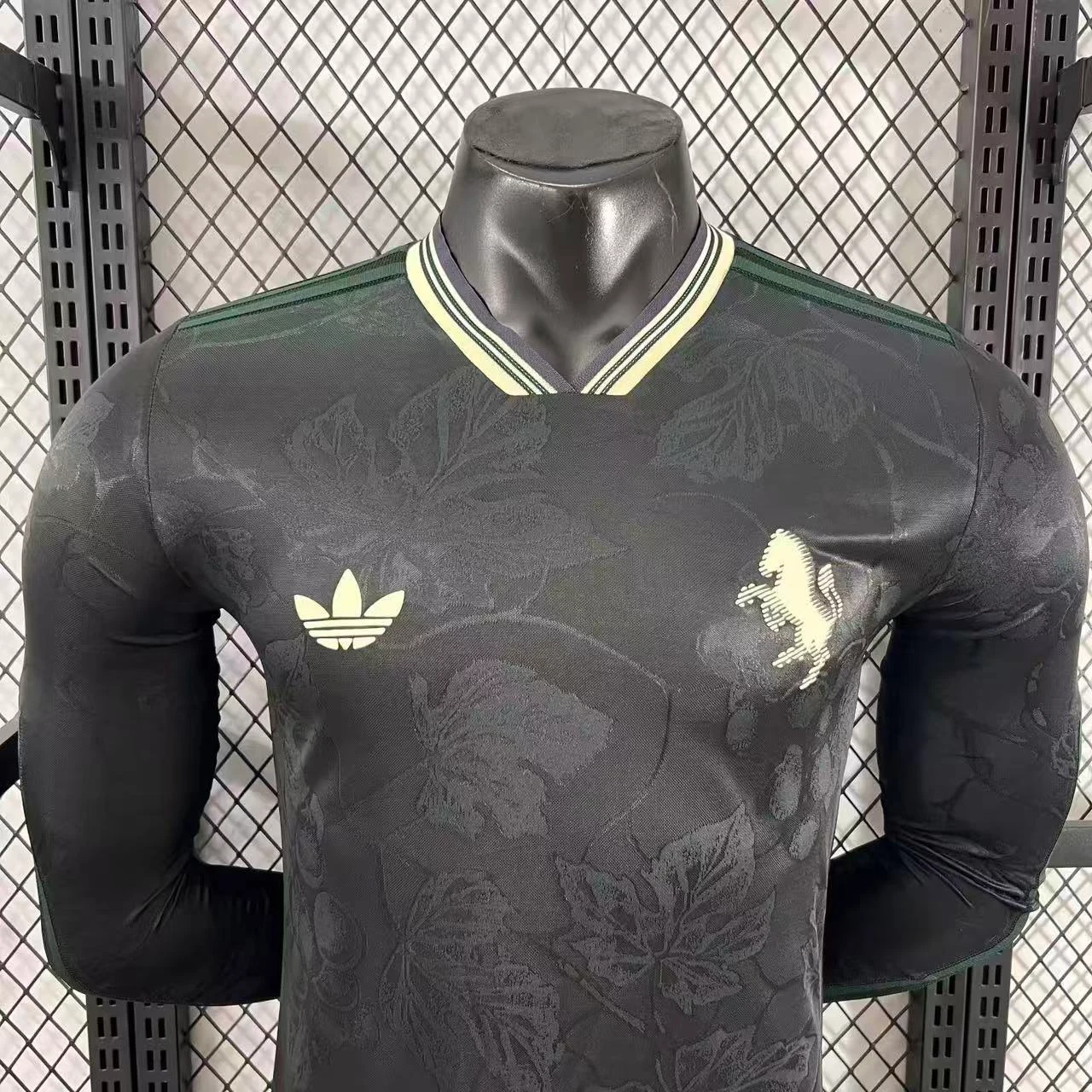 2025-26 Juventus Second Away Long-Sleeve Jersey - Player Version view 3