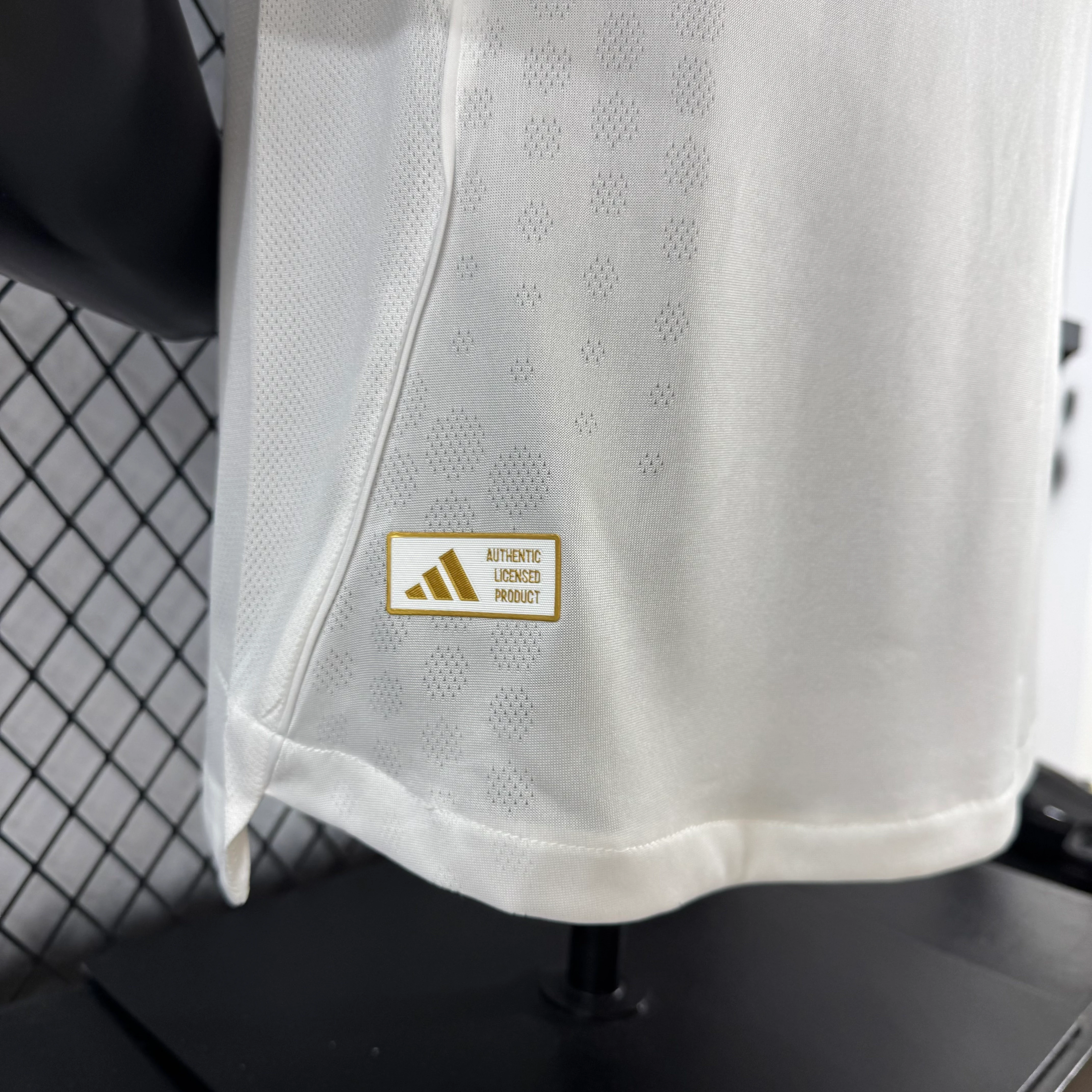 2025-26 Leeds United Home Shirt – Player Version view 6