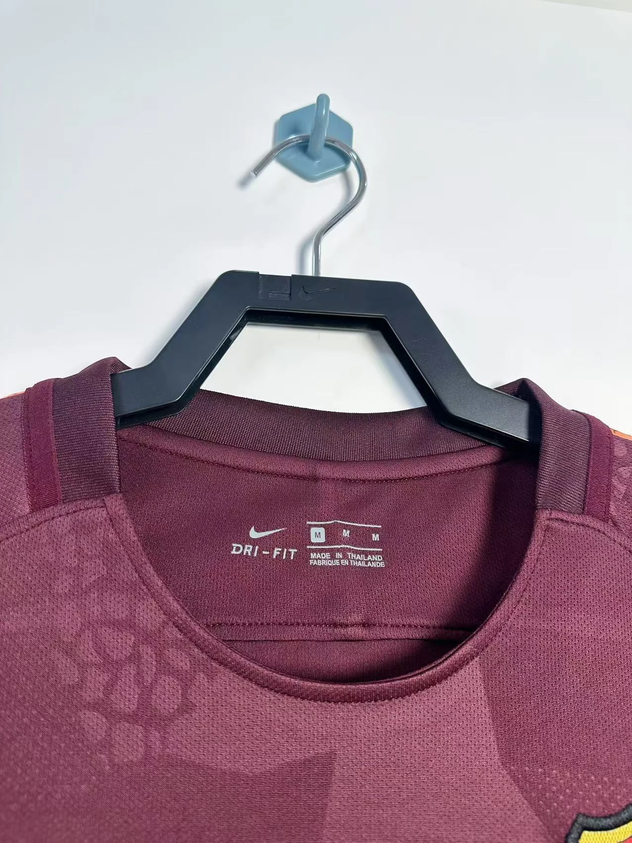 2017-18 Barcelona Away Retro Jersey view 3