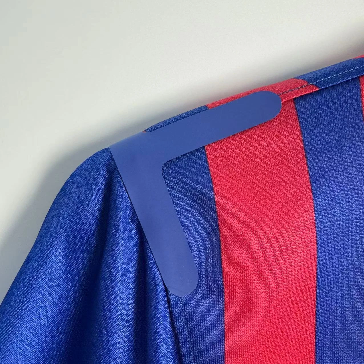 2011-12 Barcelona Home Retro Jersey view 4