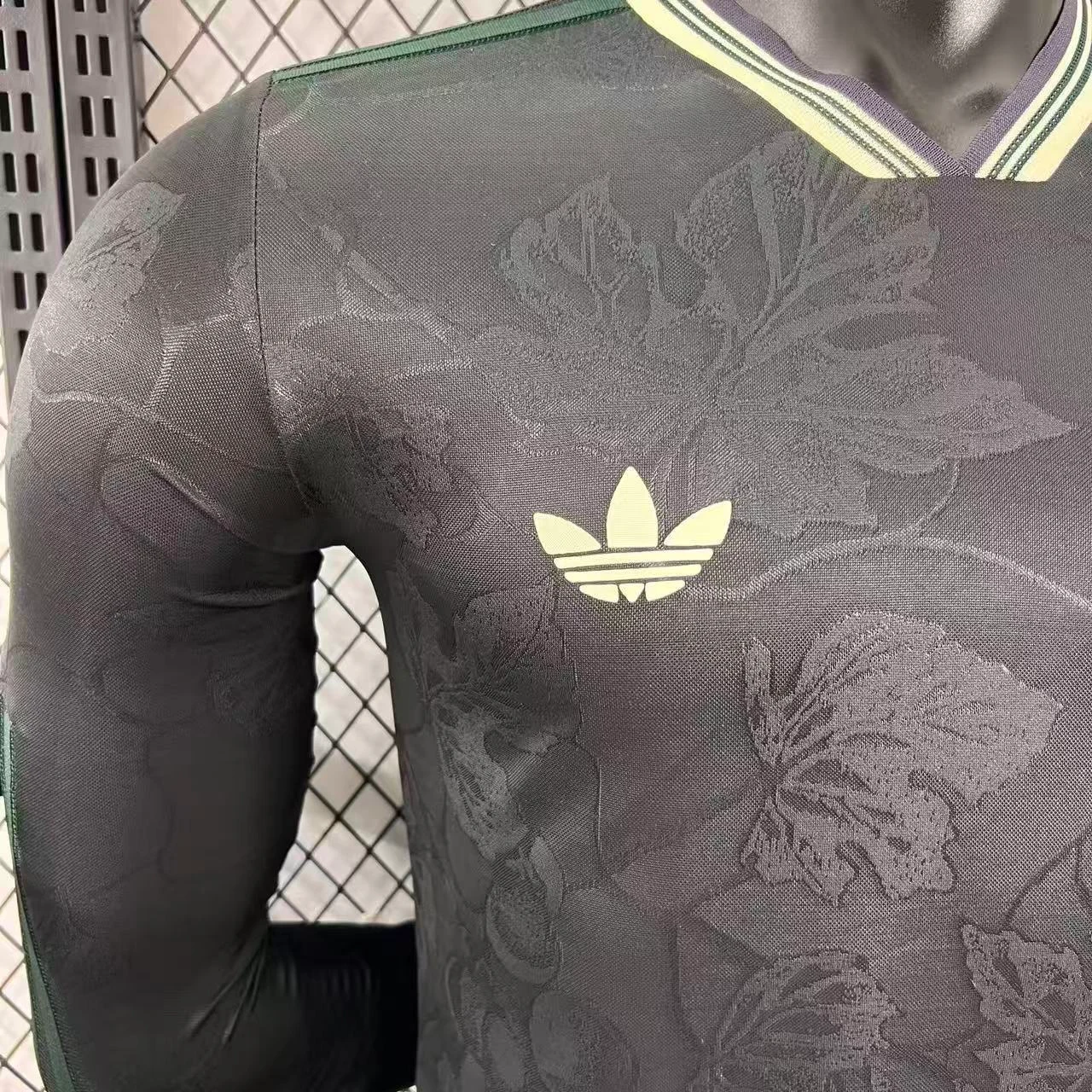 2025-26 Juventus Second Away Long-Sleeve Jersey - Player Version view 4