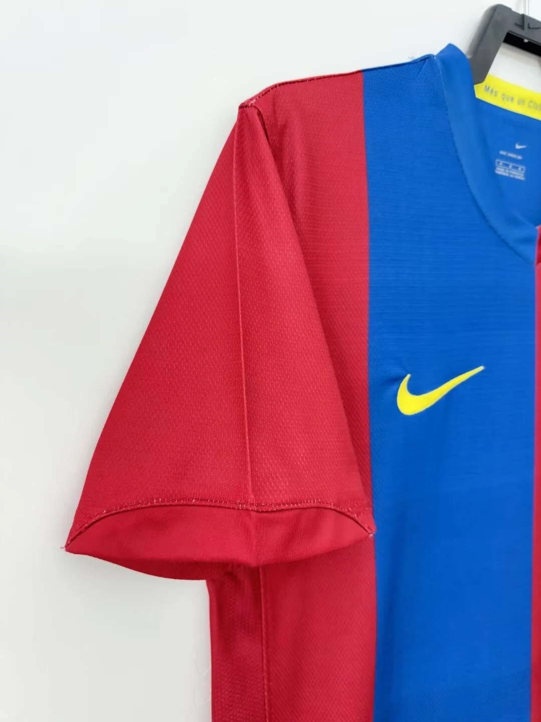 2006-07 Barcelona Home Retro Jersey view 5
