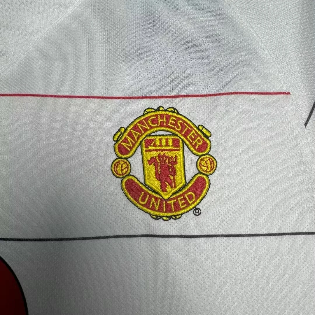 2003-05 Manchester United Away Retro Shirt view 5