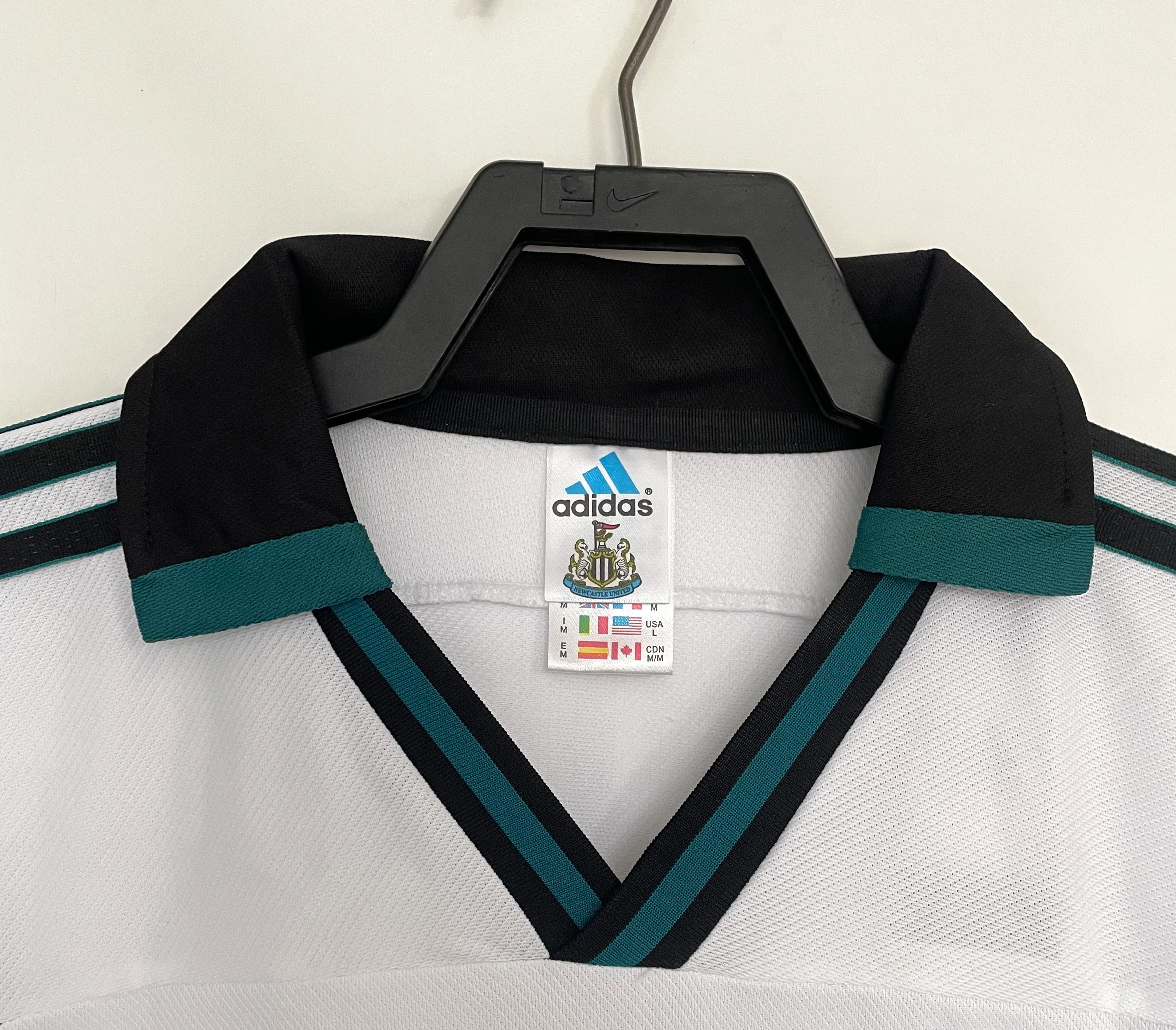 1999–00 Season Newcastle United Away Retro Jersey view 3