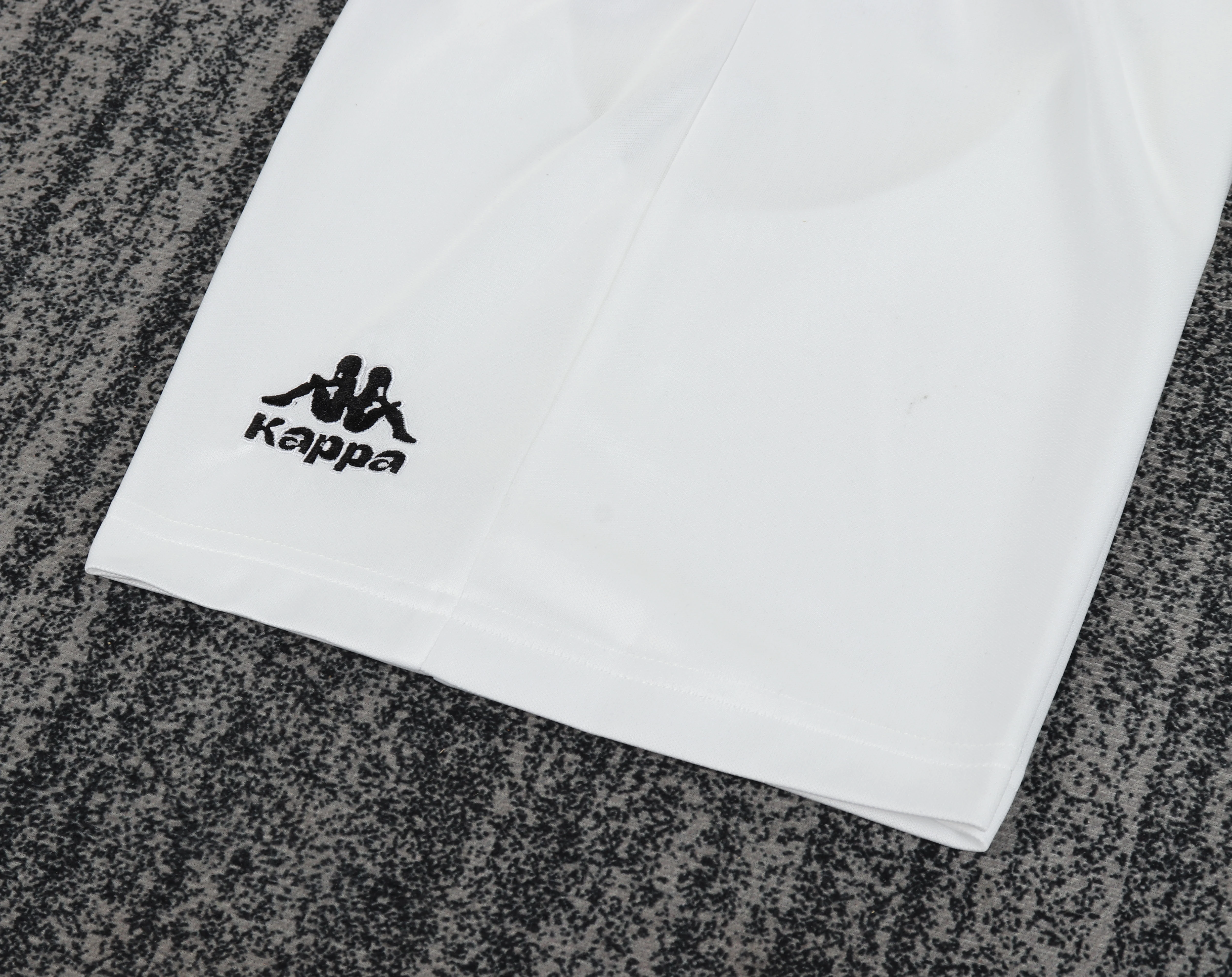 1995-96 Juventus Home Retro Jersey - Children's view 12