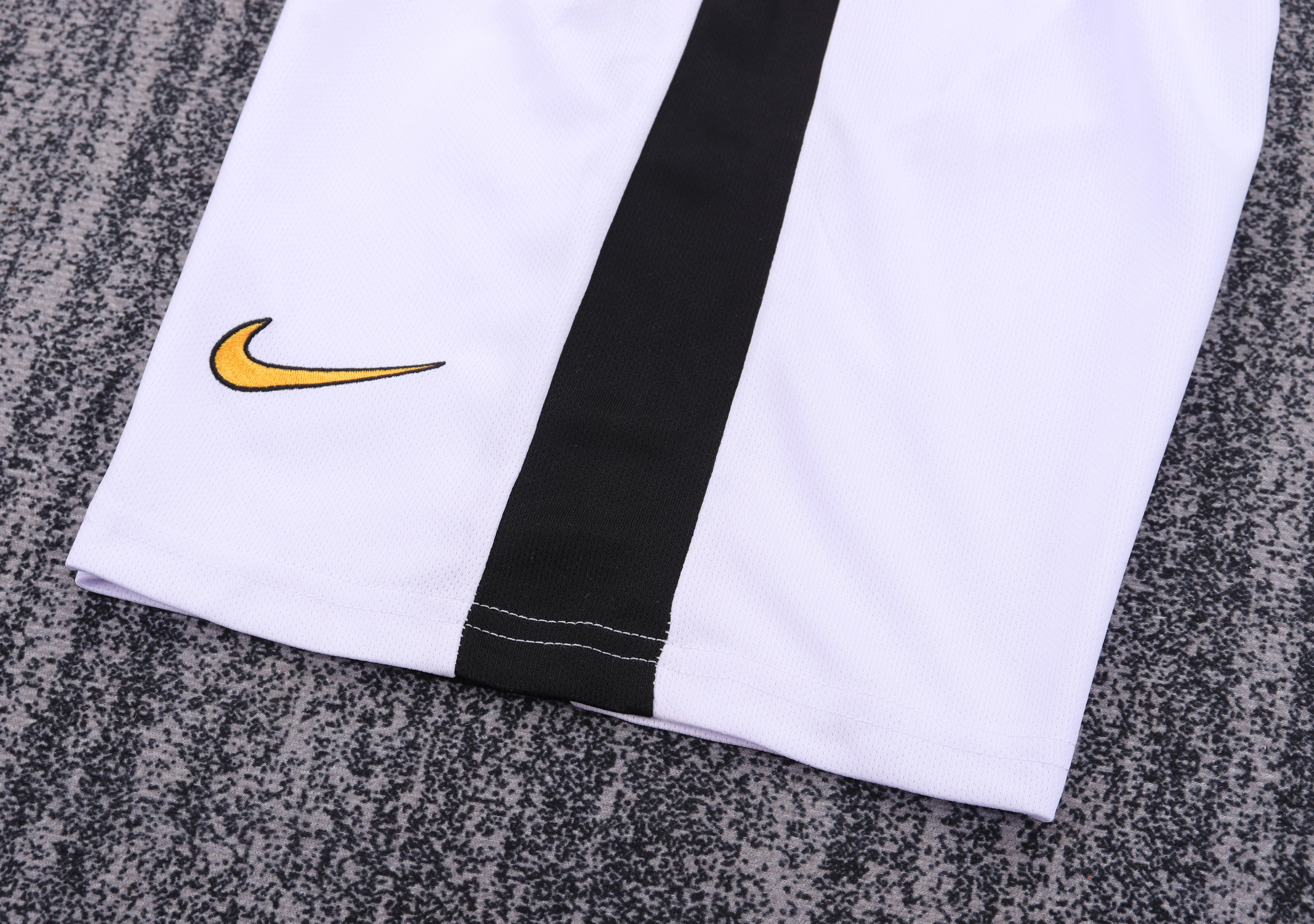2014-15 Juventus Home Retro Jersey - Children's view 7