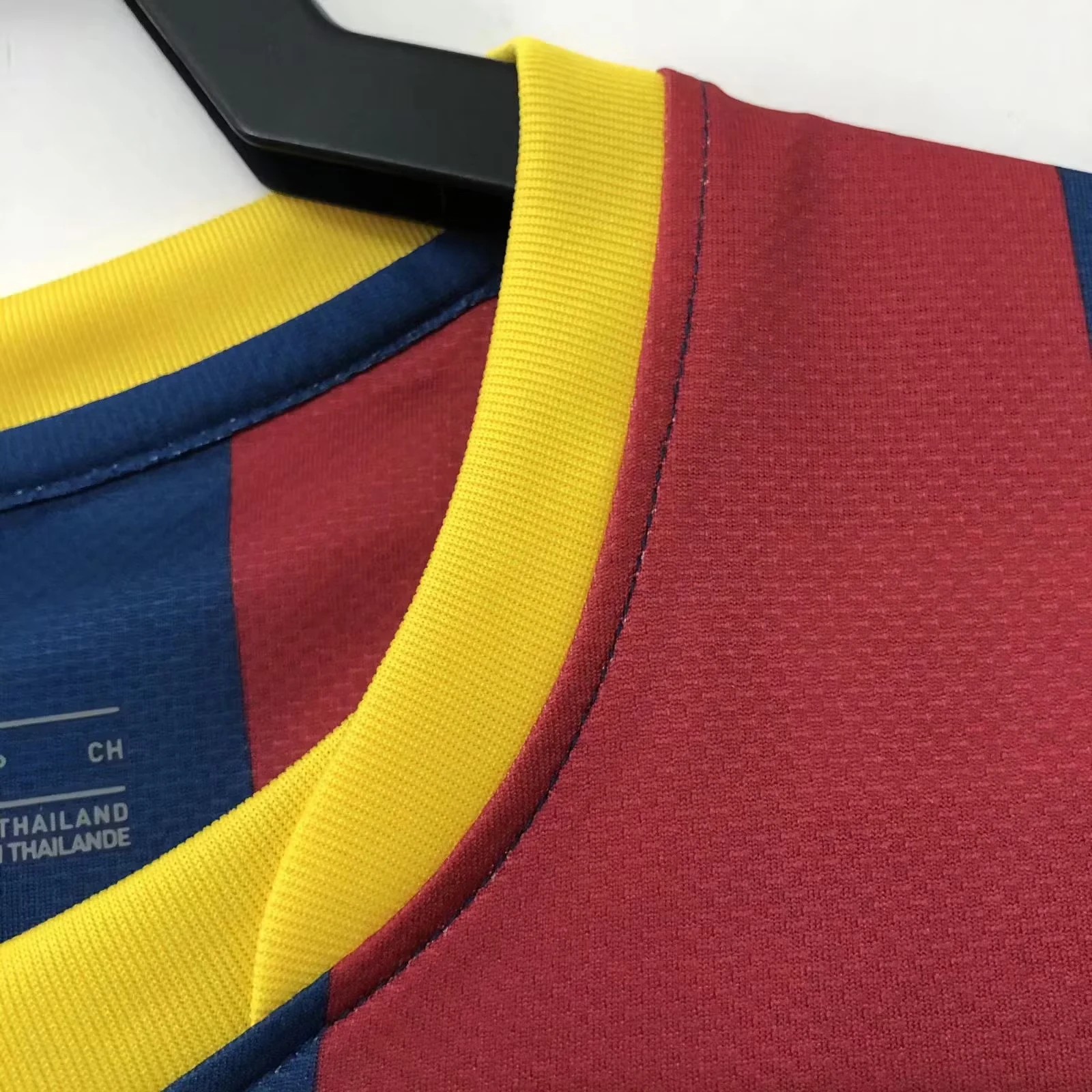 2010-11 Barcelona Home Retro Jersey view 9