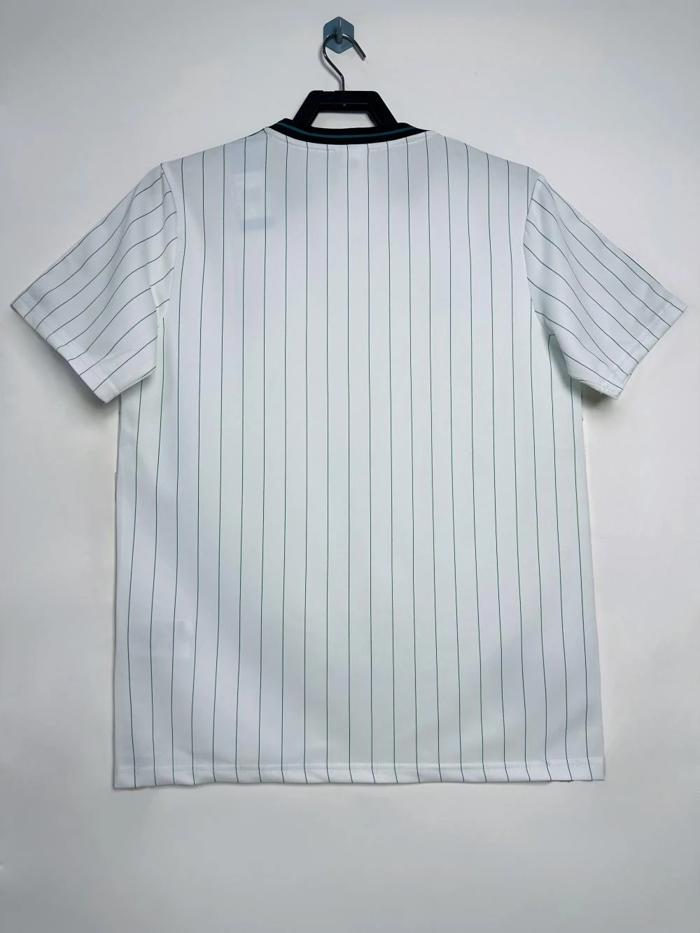 2025-26 Liverpool Retro Kit view 2