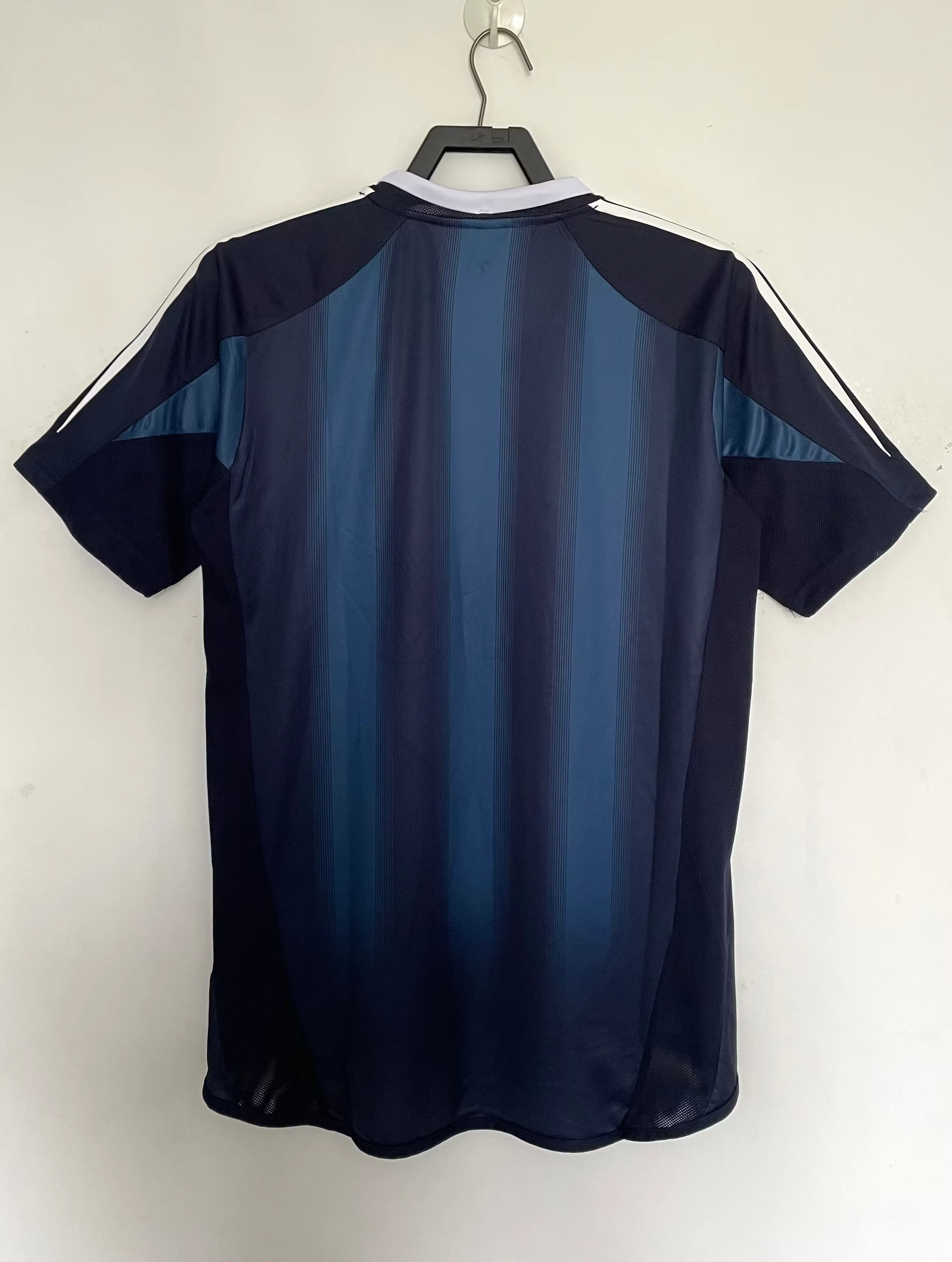 2004–05 Newcastle United Away Retro Jersey view 2