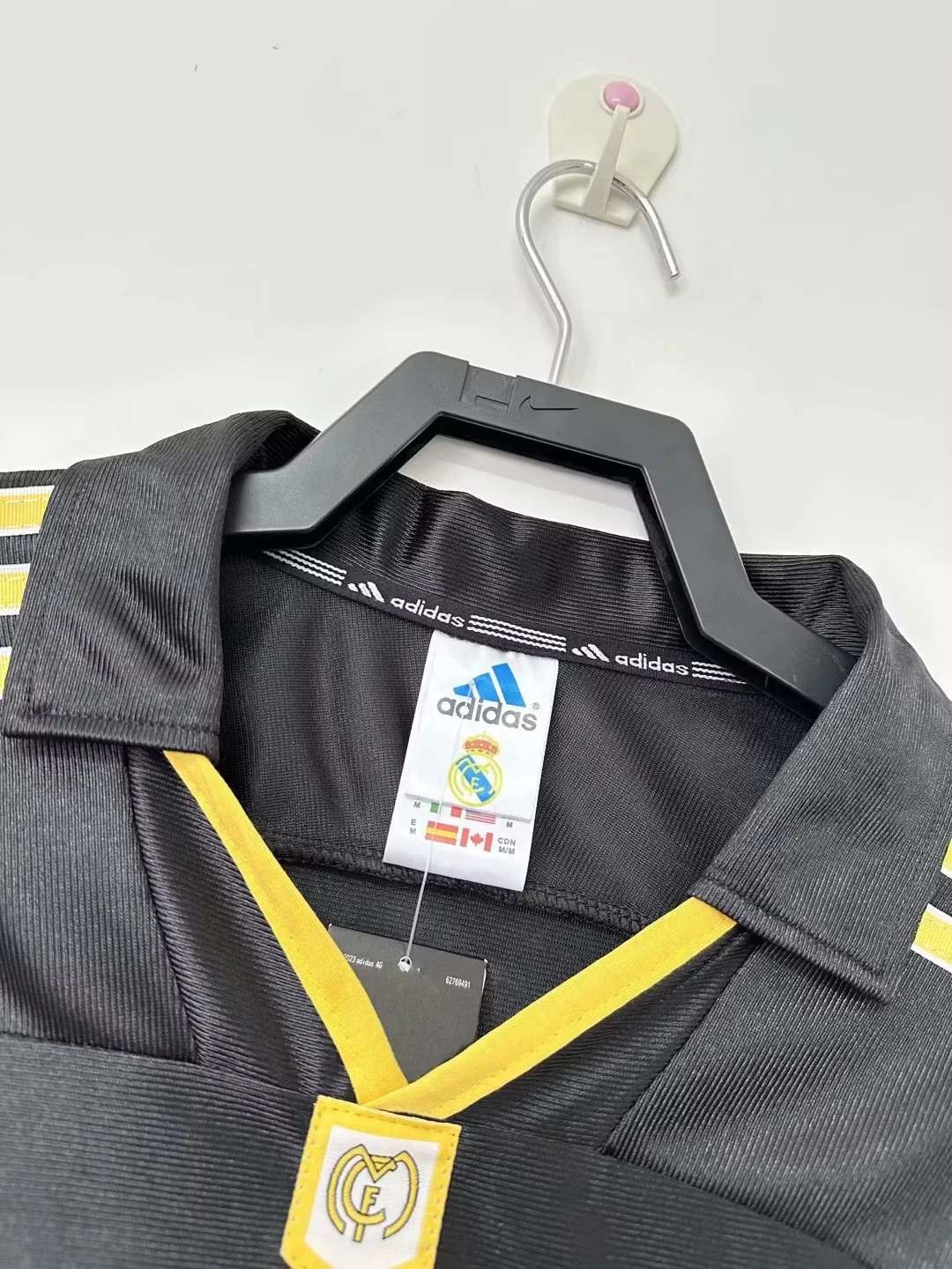 1999-01 Real Madrid Away Retro Jersey view 4