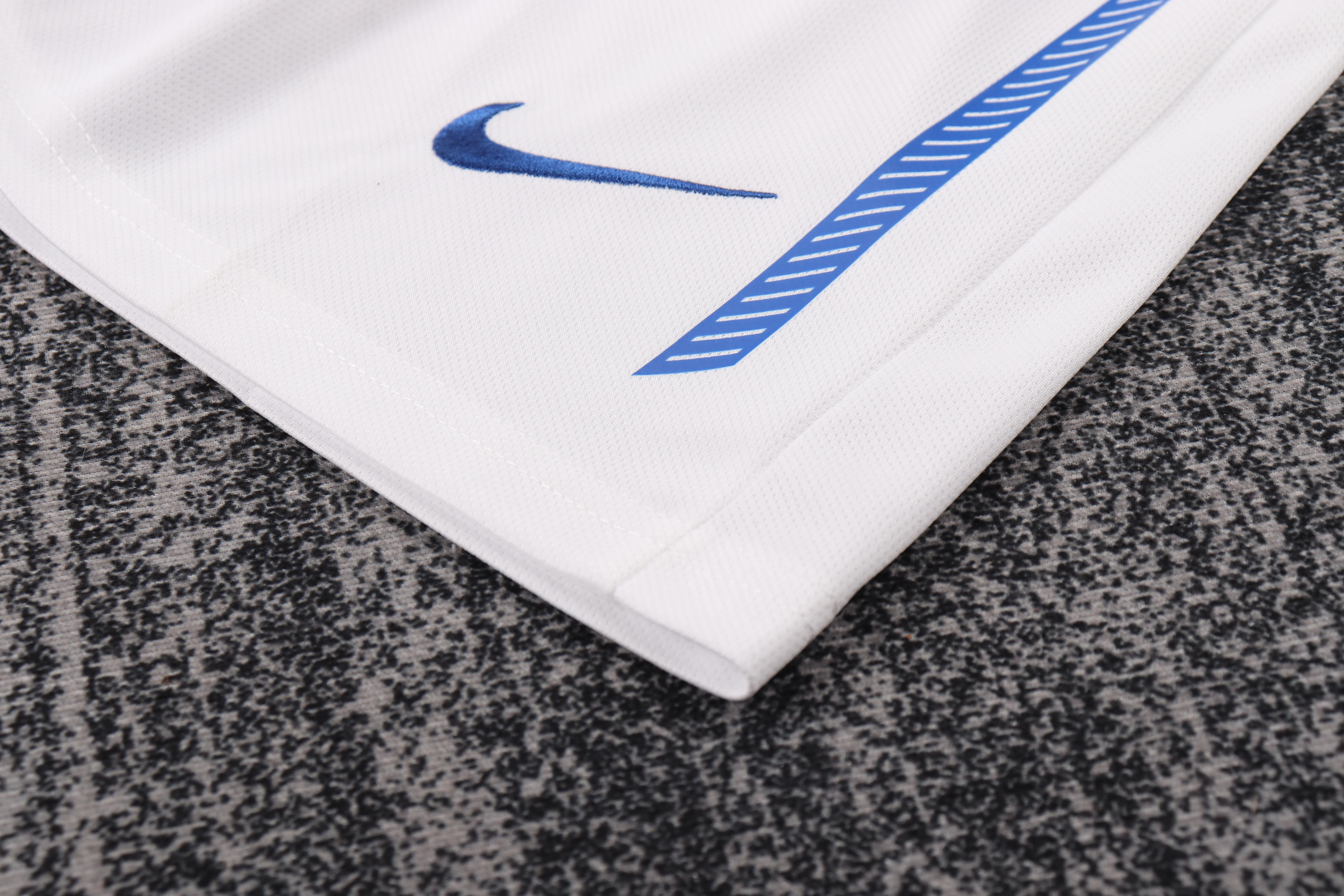 2010 Inter Away Retro Shirt - Kids Size view 4