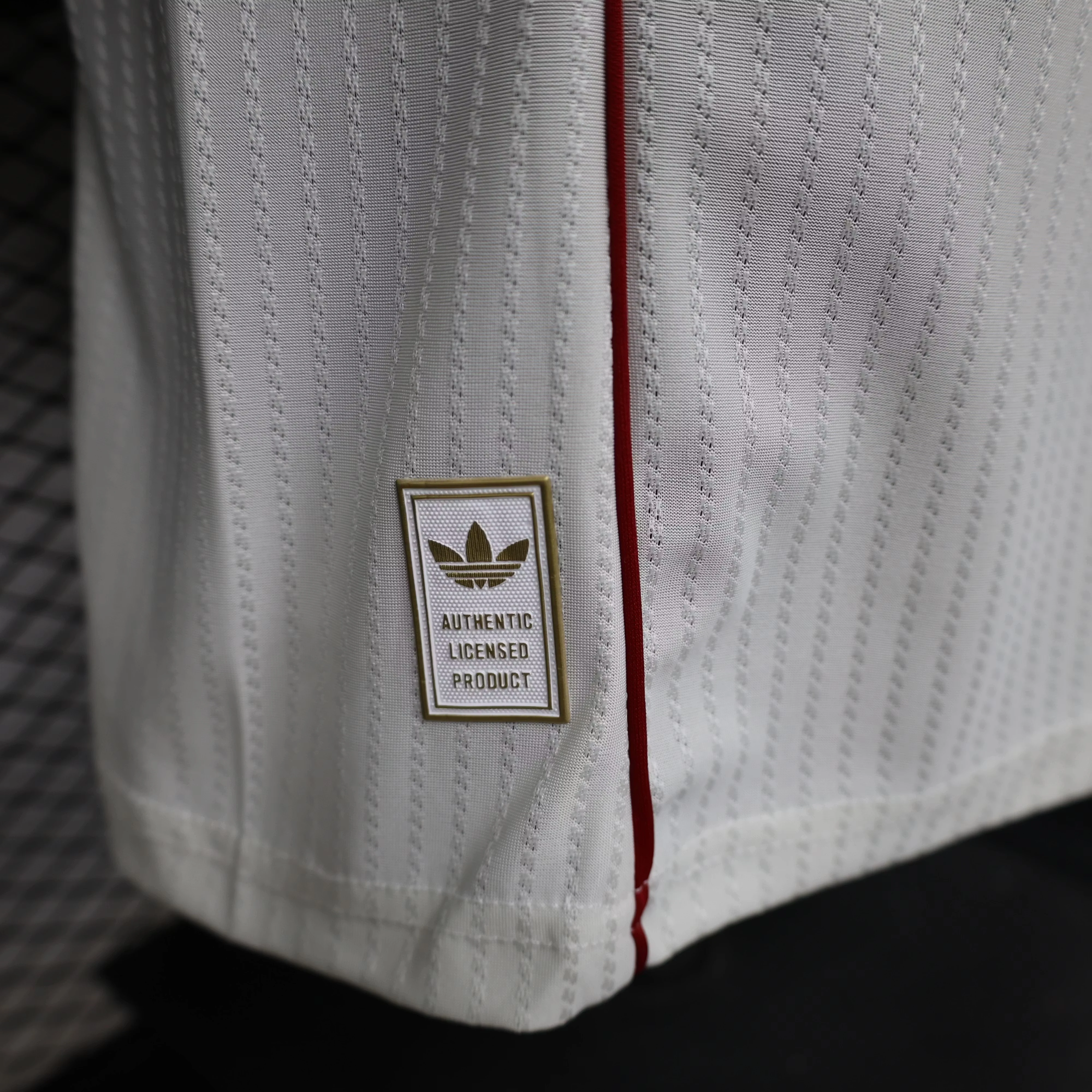 2025-26 Liverpool Retro Casual Jersey view 9