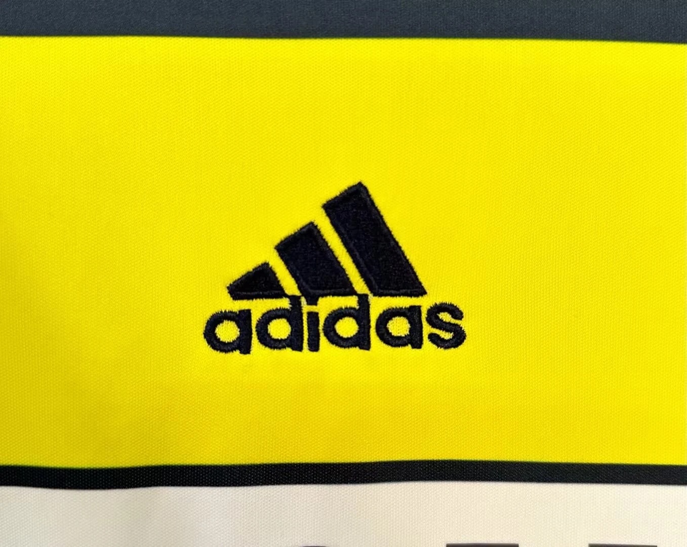 2011-12 Chelsea Second Away Retro Shirt view 5