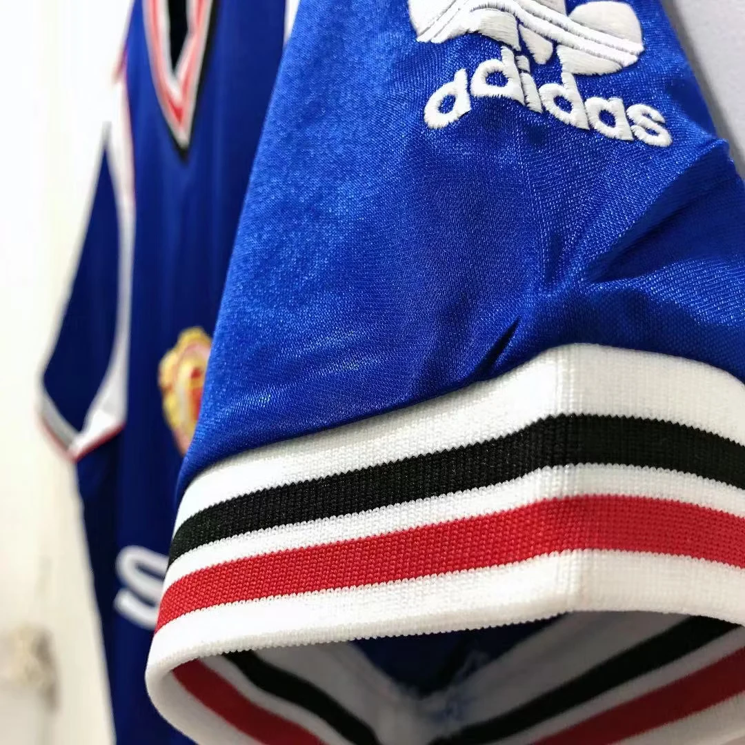 1985 Manchester United away retro jersey view 4